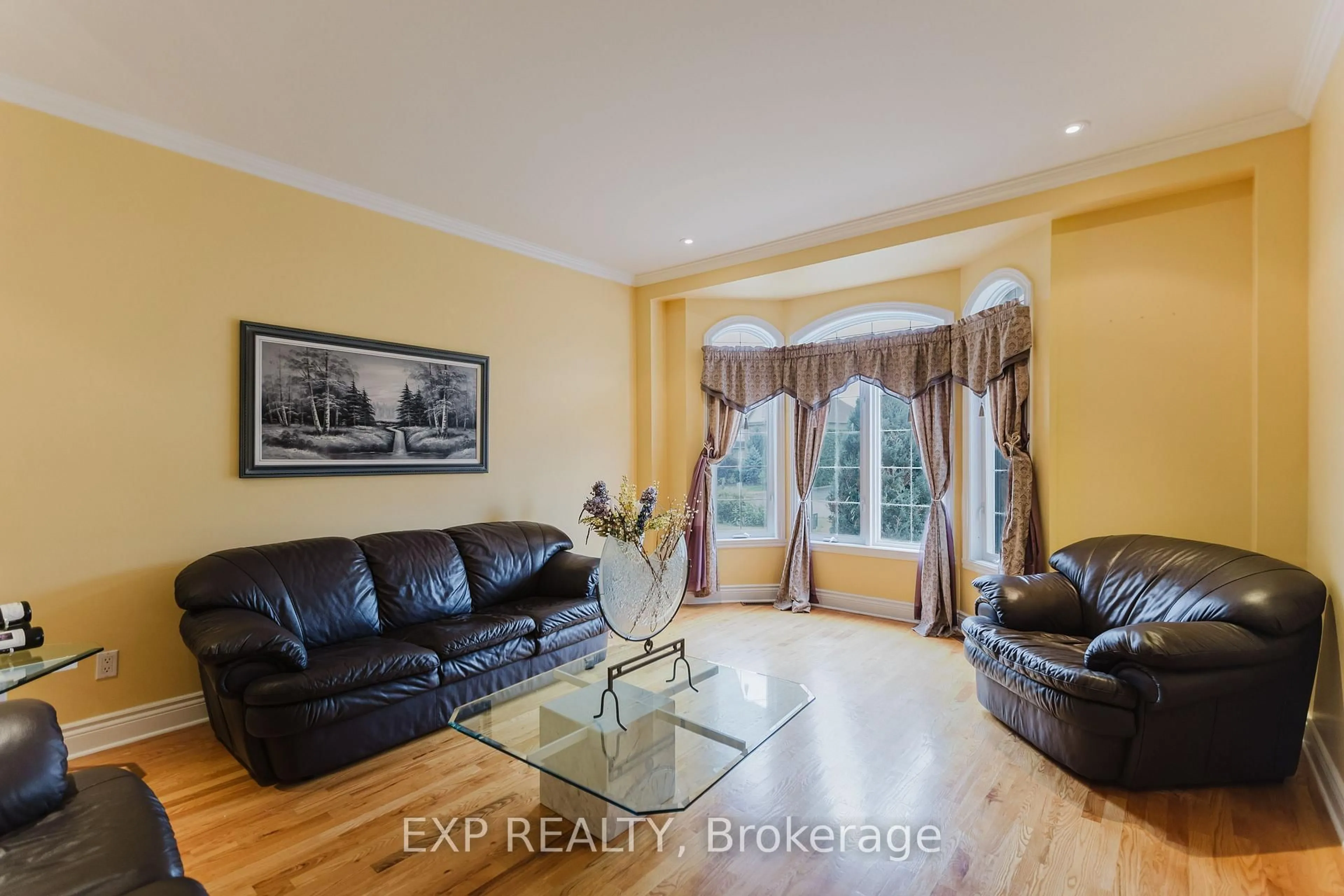 Living room with furniture, unknown for 5472 Wicklow Dr, Ottawa Ontario K4M 1C4