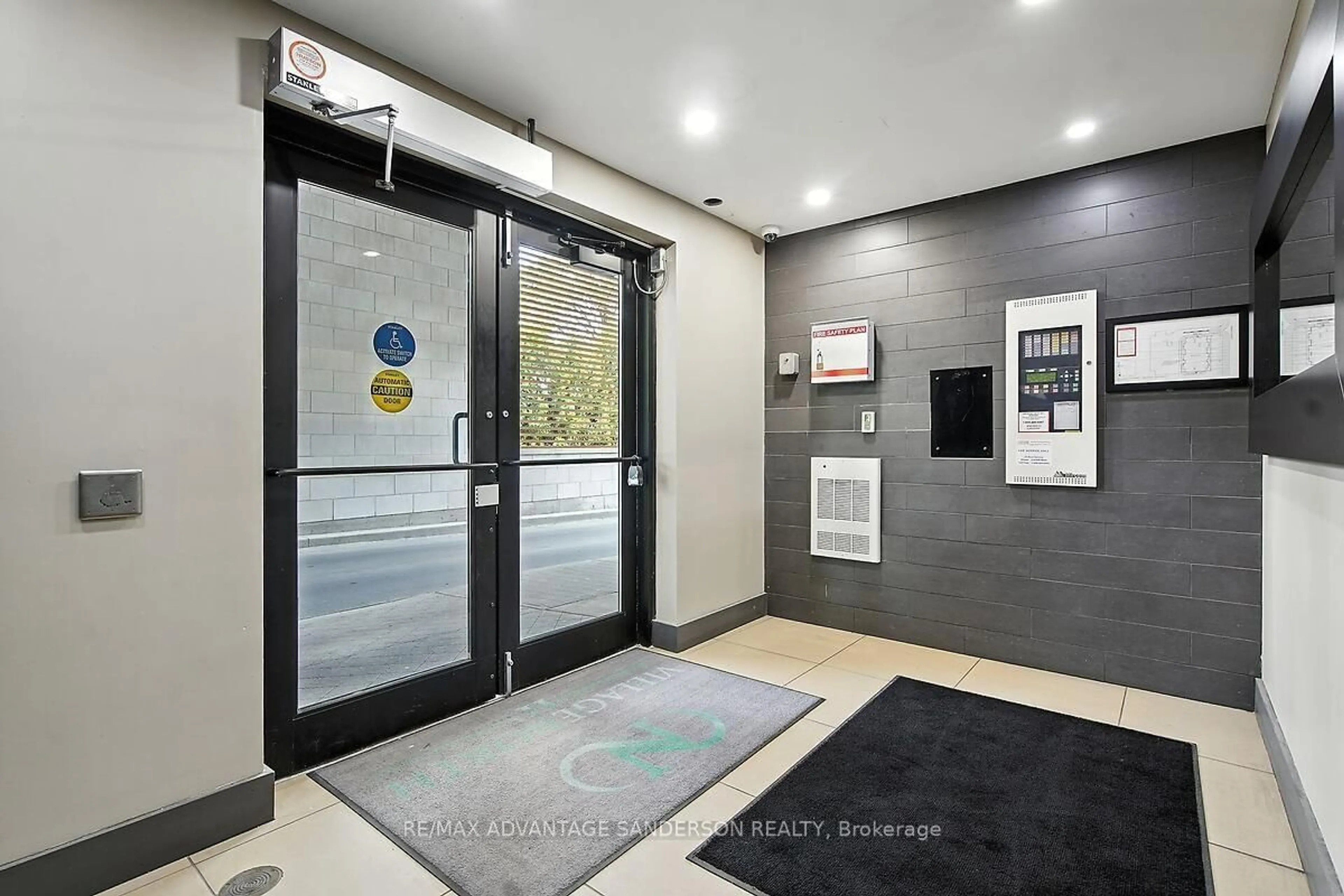 Indoor foyer for 89 Ridout St #304, London South Ontario N6C 3X2