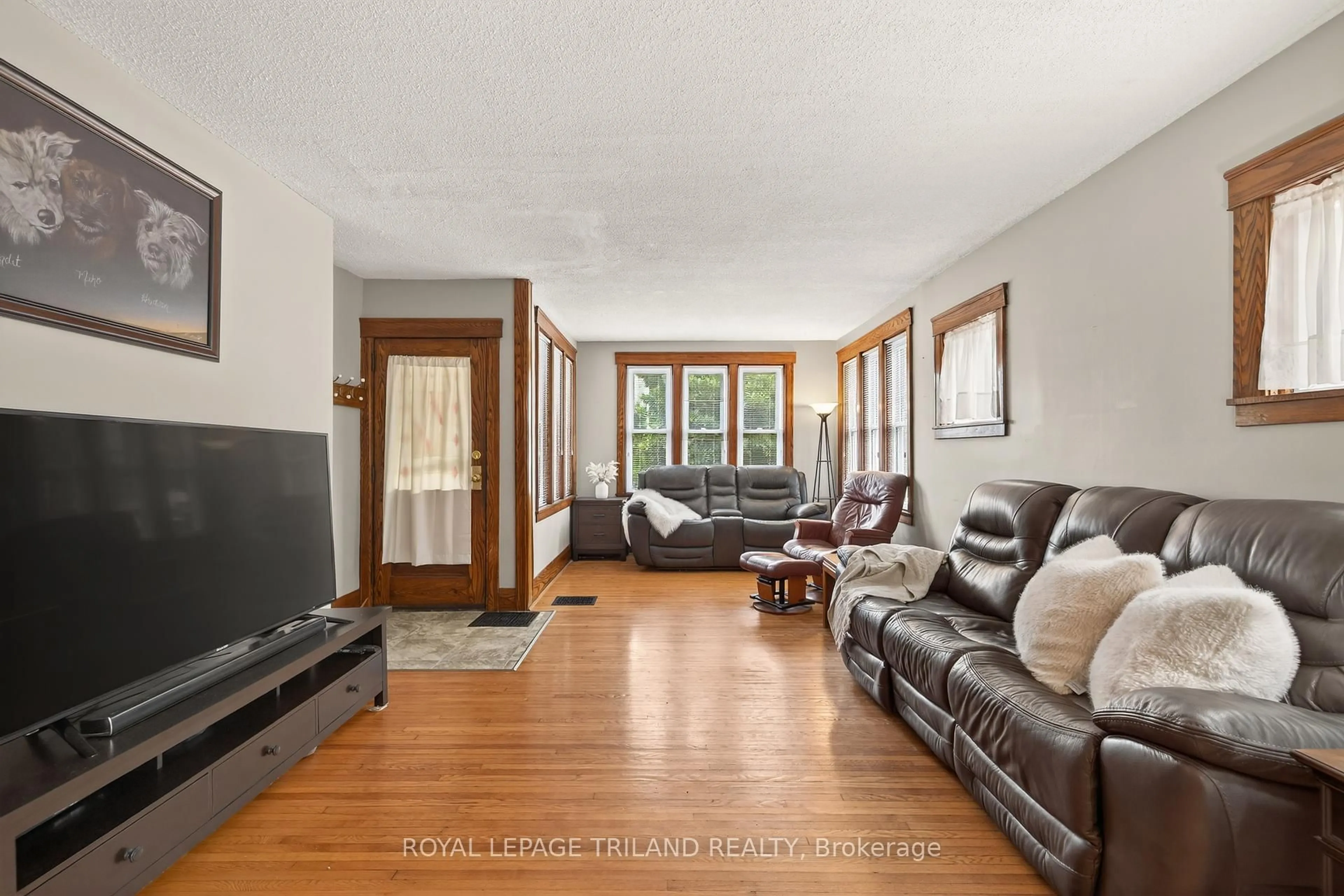 Living room with furniture, unknown for 137 Redan St, St. Thomas Ontario N5P 1V6