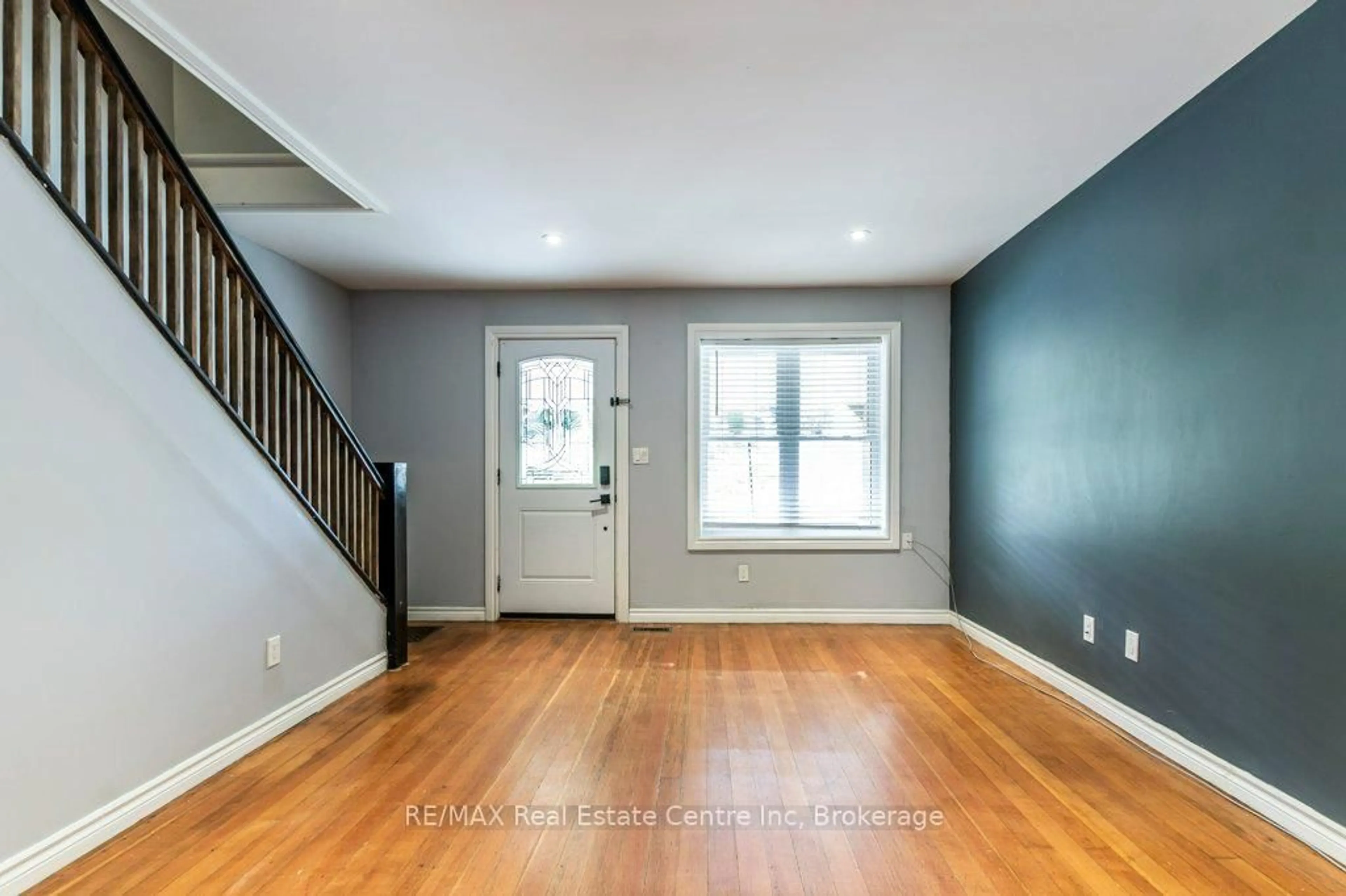 Indoor entryway for 18 High St, Mapleton Ontario N0G 2V0