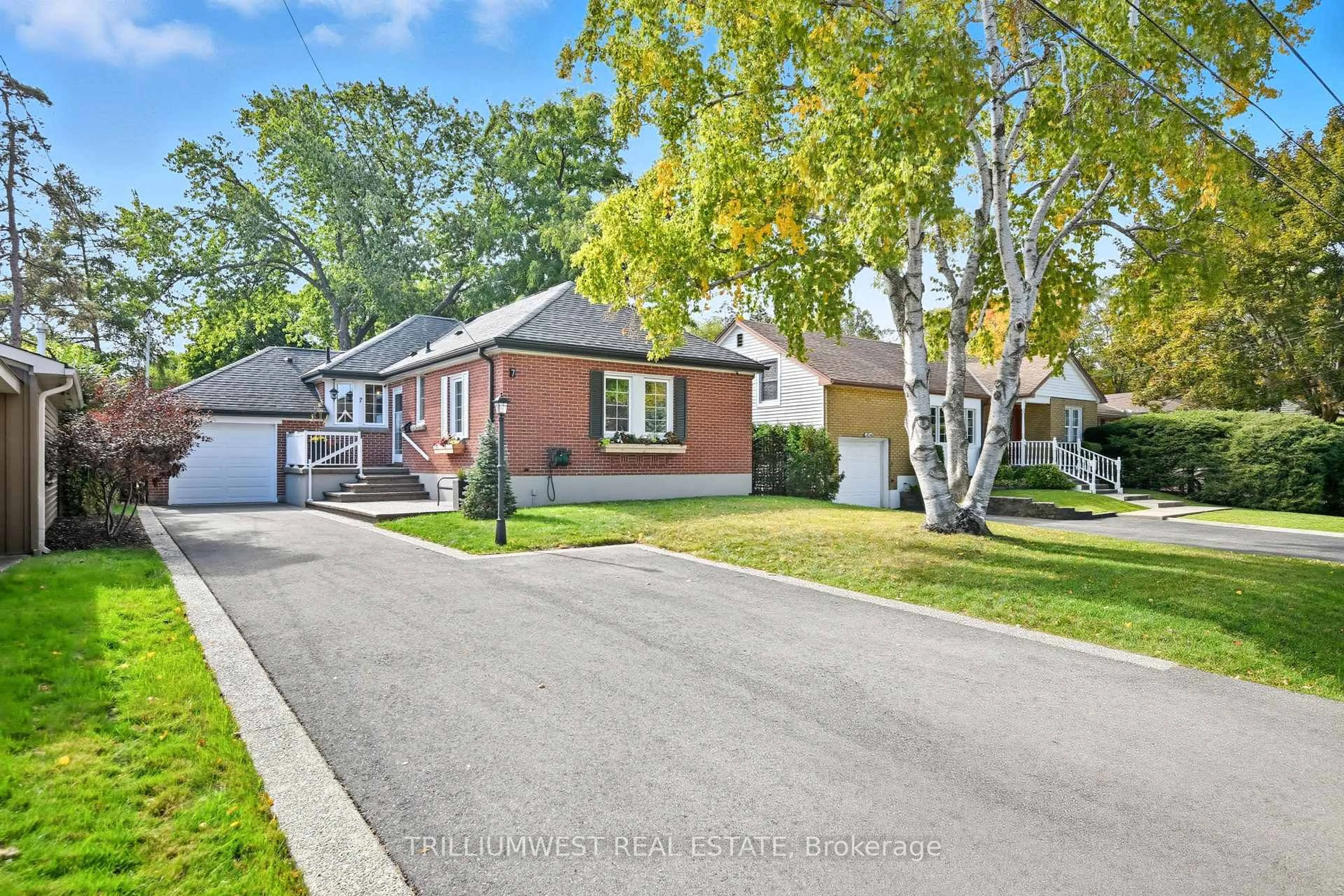 Home with brick exterior material, street for 7 Avalon Ave, Hamilton Ontario L8G 1X4