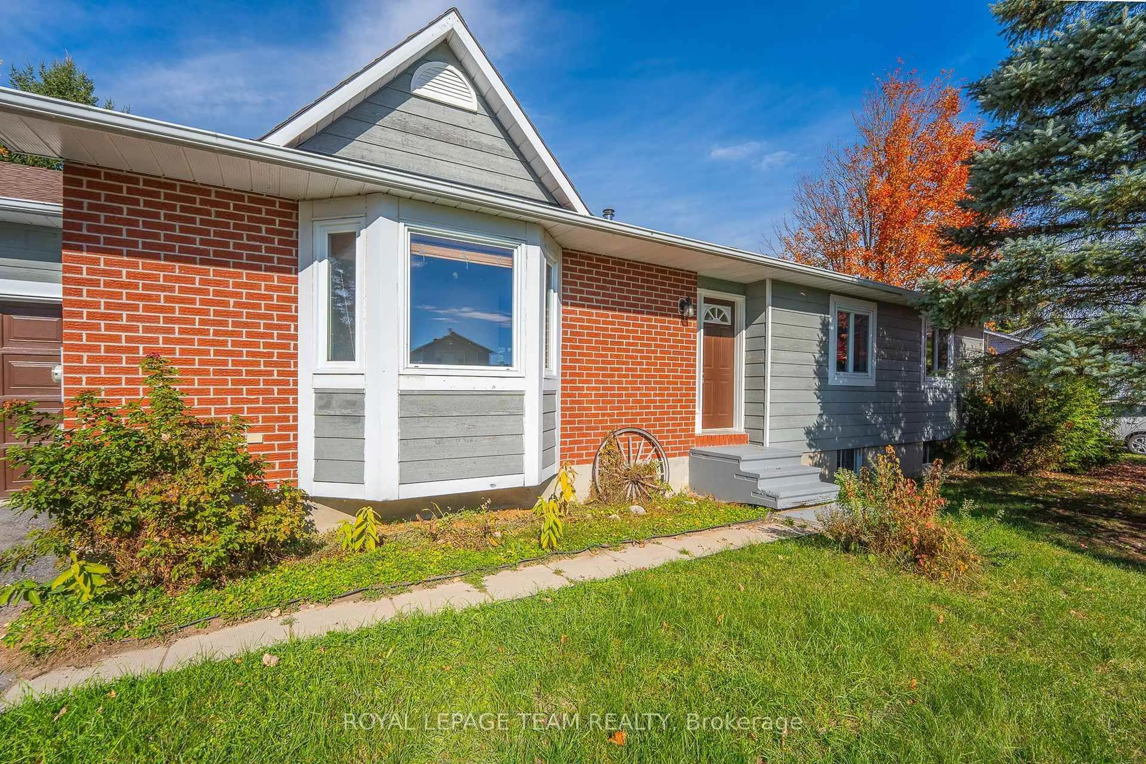Home with brick exterior material, street for 106 Porcupine Tr, Ottawa Ontario K0A 1T0