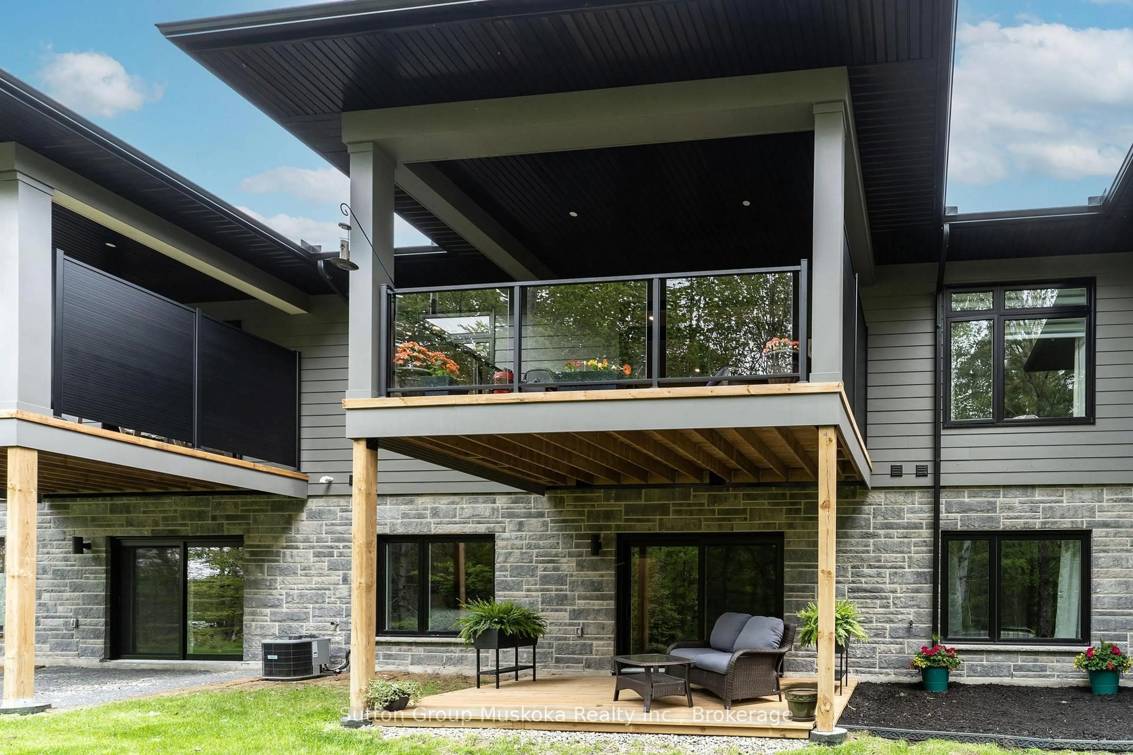 Patio, mountain view for 9 Jack St, Huntsville Ontario P1H 0G4