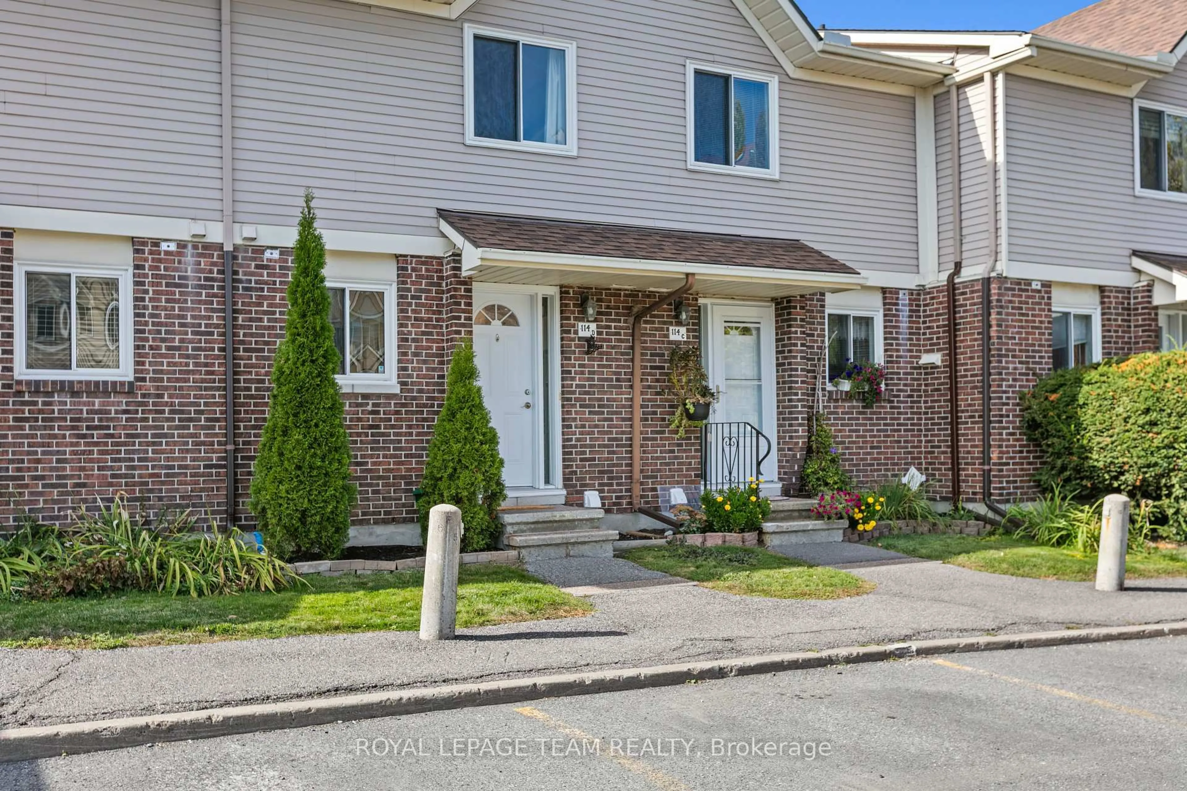 Home with brick exterior material, street for 114 Valley Stream Dr #D, Ottawa Ontario K2H 9E1