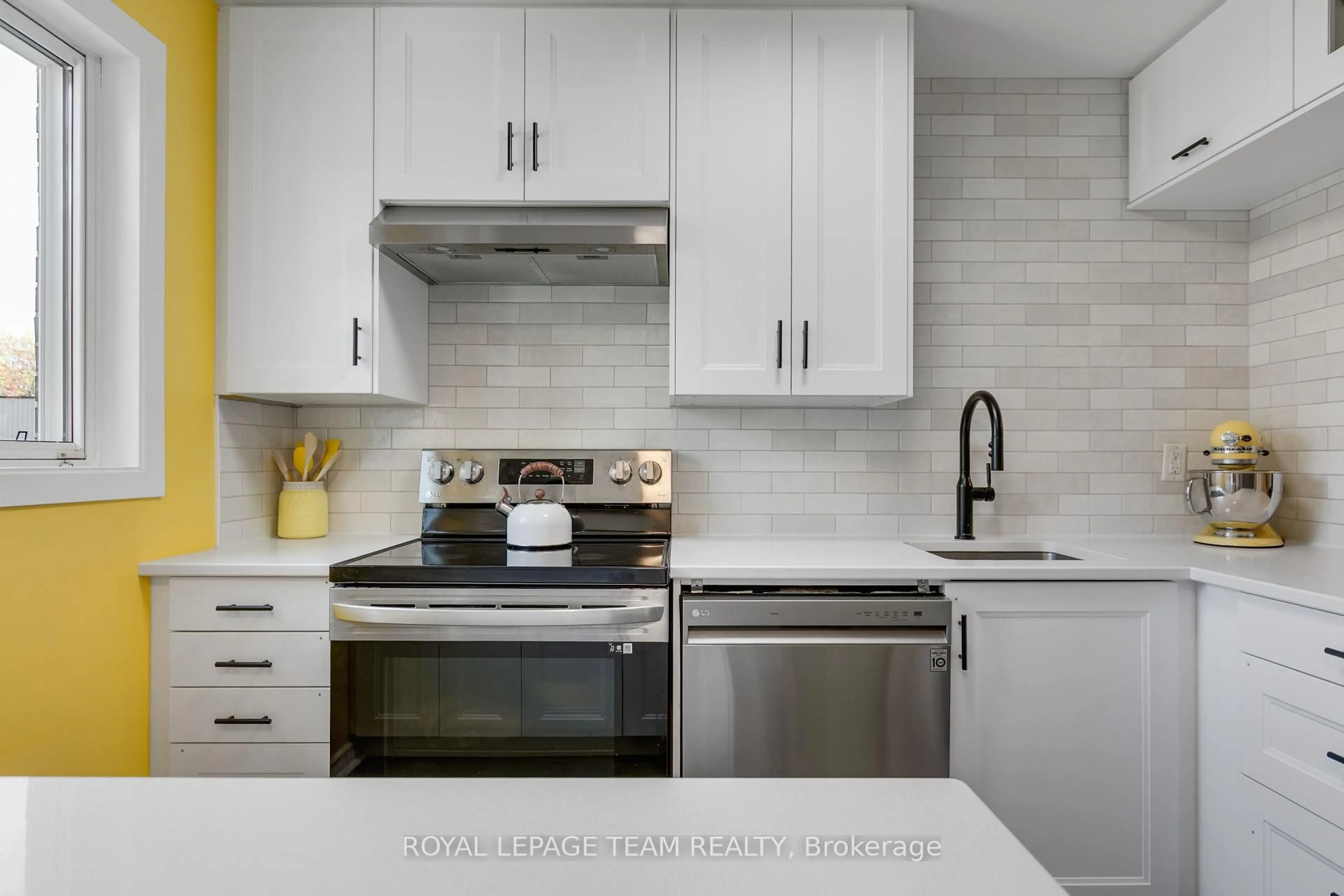Contemporary kitchen, ceramic/tile floor for 114 Valley Stream Dr #D, Ottawa Ontario K2H 9E1