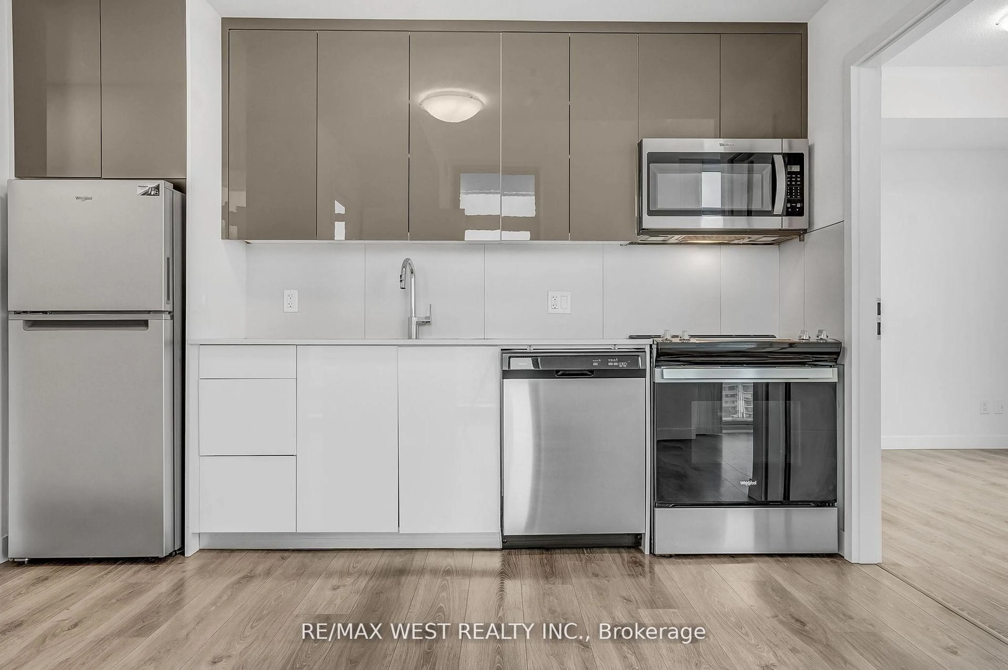 Standard kitchen, unknown for 60 Frederick St #1409, Kitchener Ontario N2H 0C7