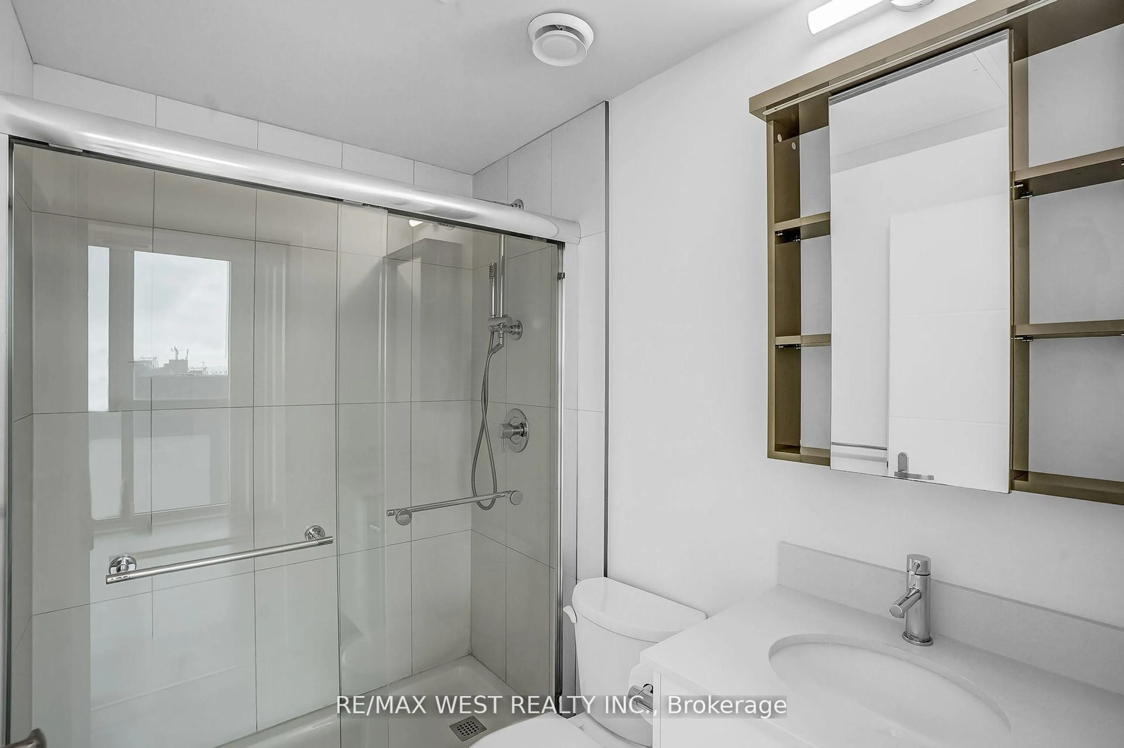 Standard bathroom, unknown for 60 Frederick St #1409, Kitchener Ontario N2H 0C7