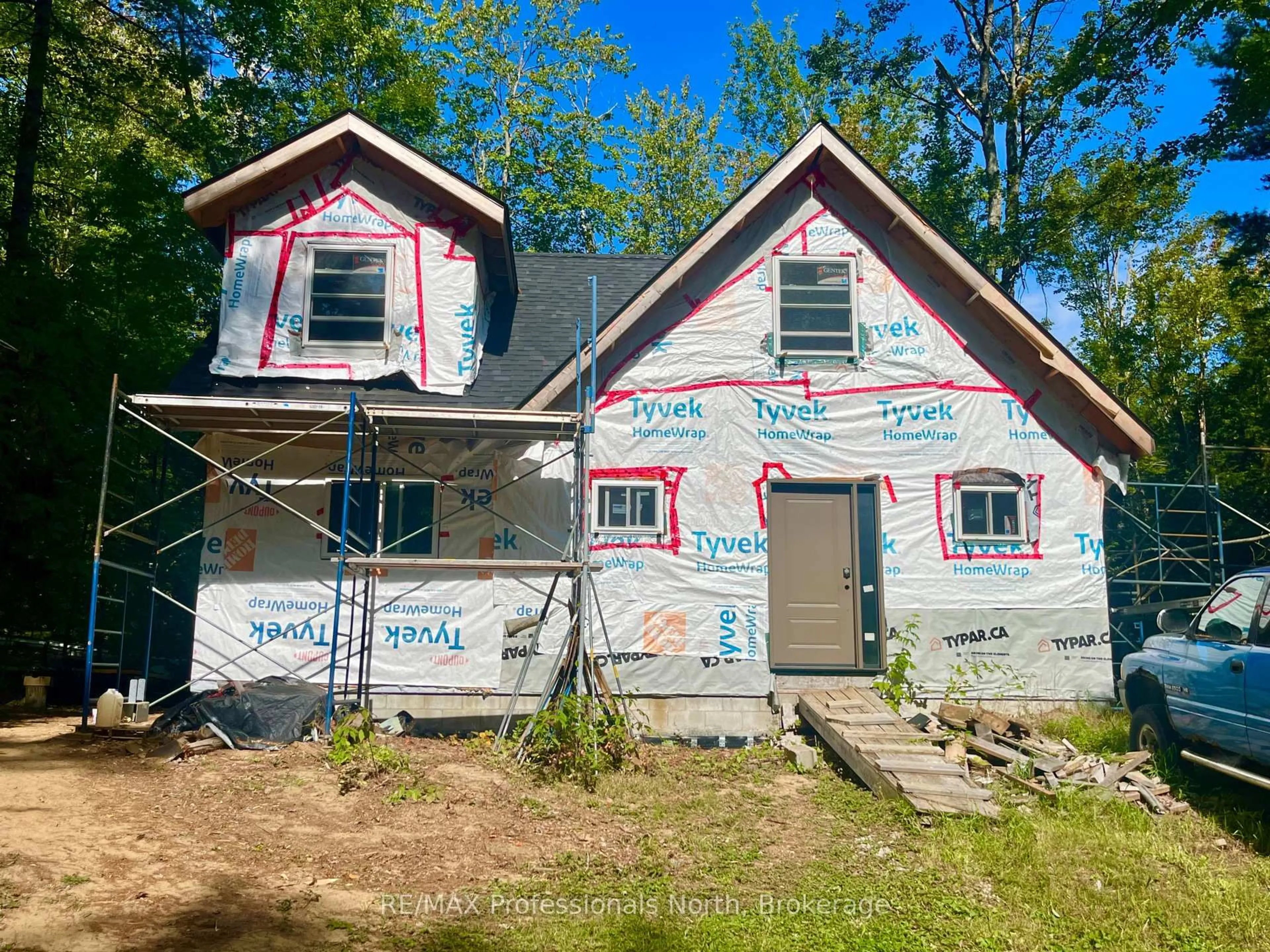 Home with vinyl exterior material, building for 319 Boundary Rd, Minden Hills Ontario K0M 2A1