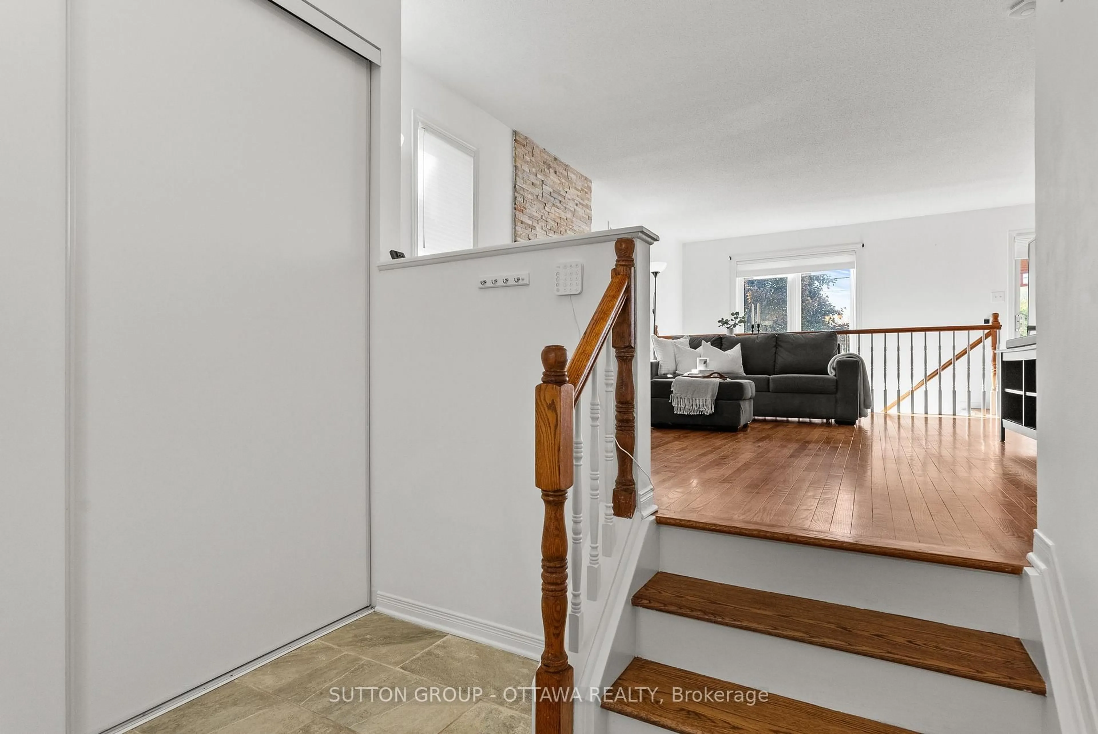 Indoor entryway for 168 Crampton Dr, Carleton Place Ontario K7C 4P4