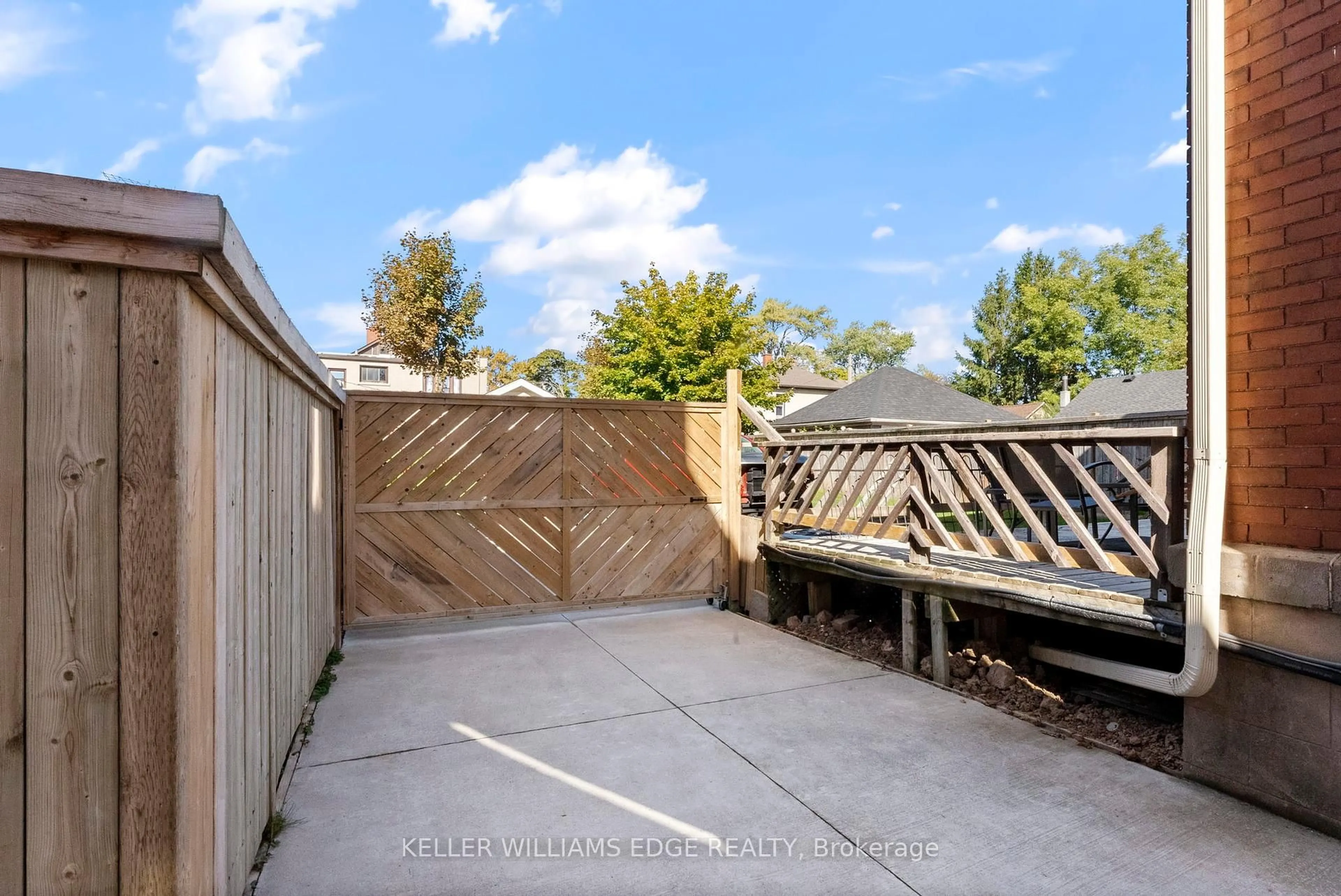Patio, unknown for 22 Griffith St, Welland Ontario L3B 4G4