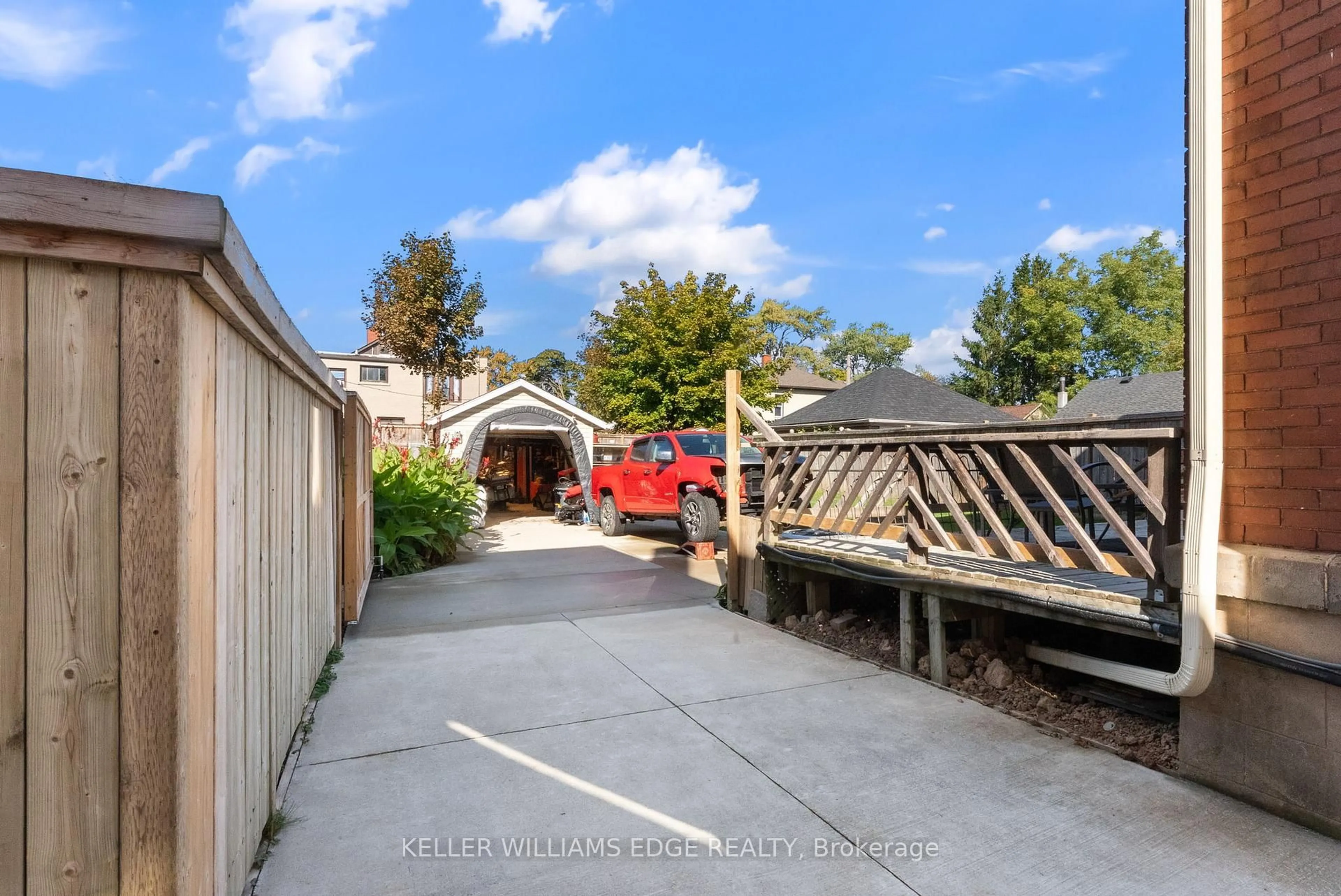 A pic from outside/outdoor area/front of a property/back of a property/a pic from drone, street for 22 Griffith St, Welland Ontario L3B 4G4