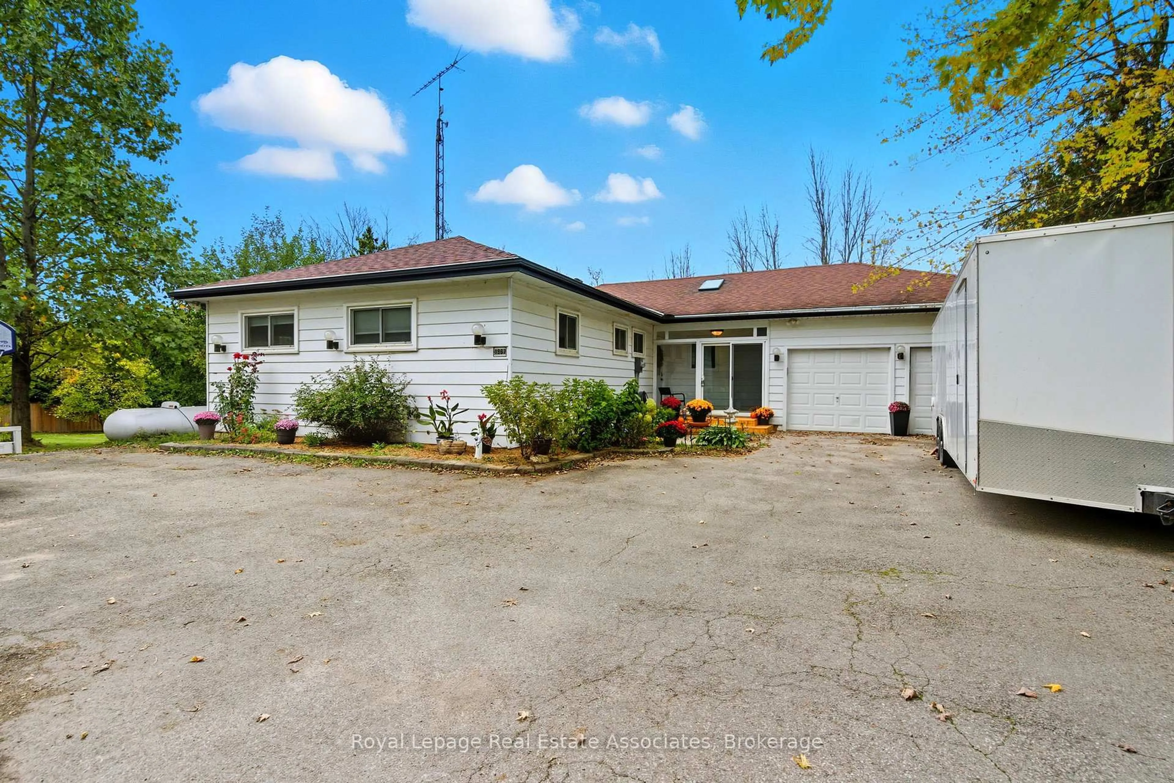A pic from outside/outdoor area/front of a property/back of a property/a pic from drone, street for 1967 Regional 97 Rd, Hamilton Ontario N1R 5S7