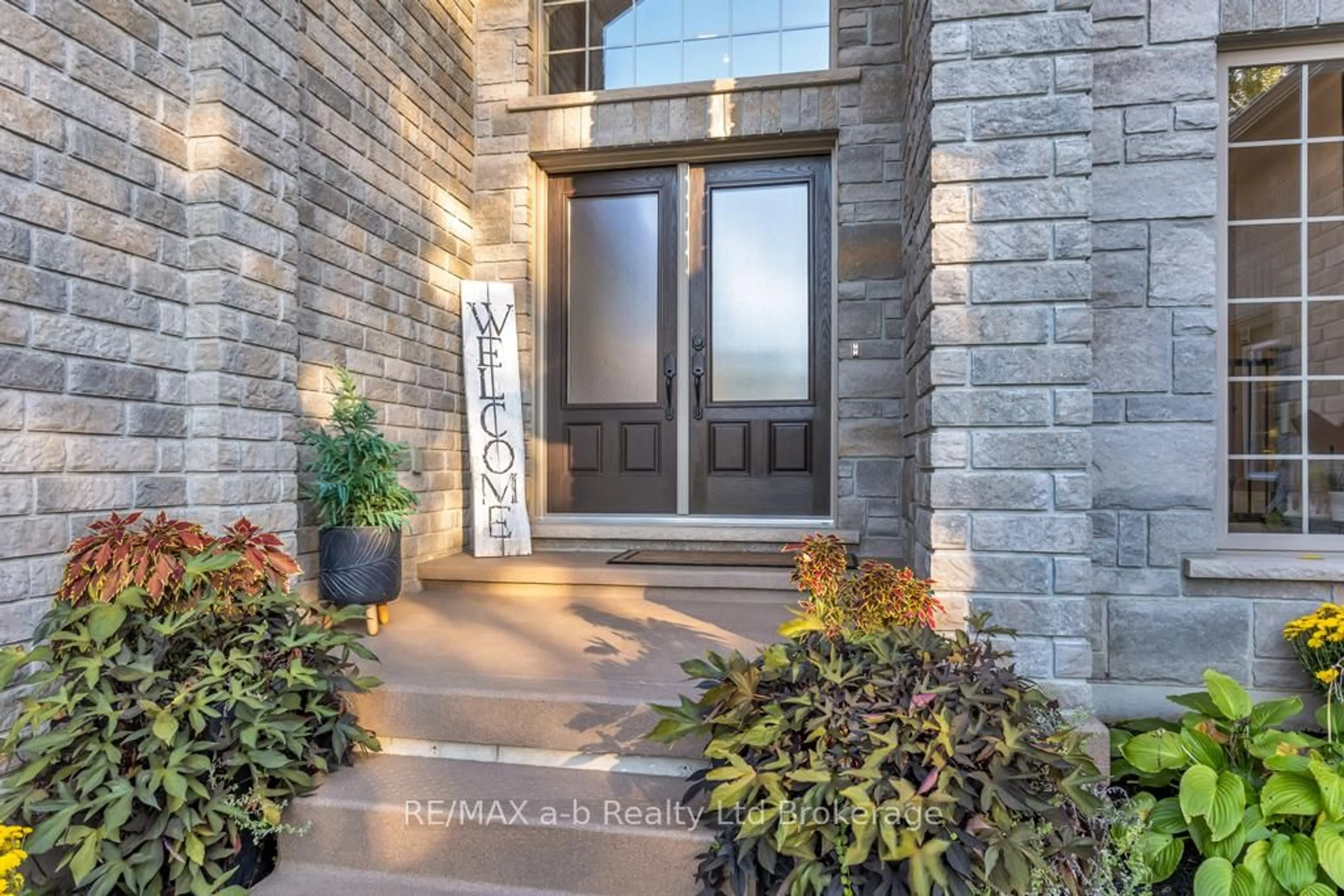 Indoor entryway for 9442 Richmond Rd, Bayham Ontario N5H 2R1