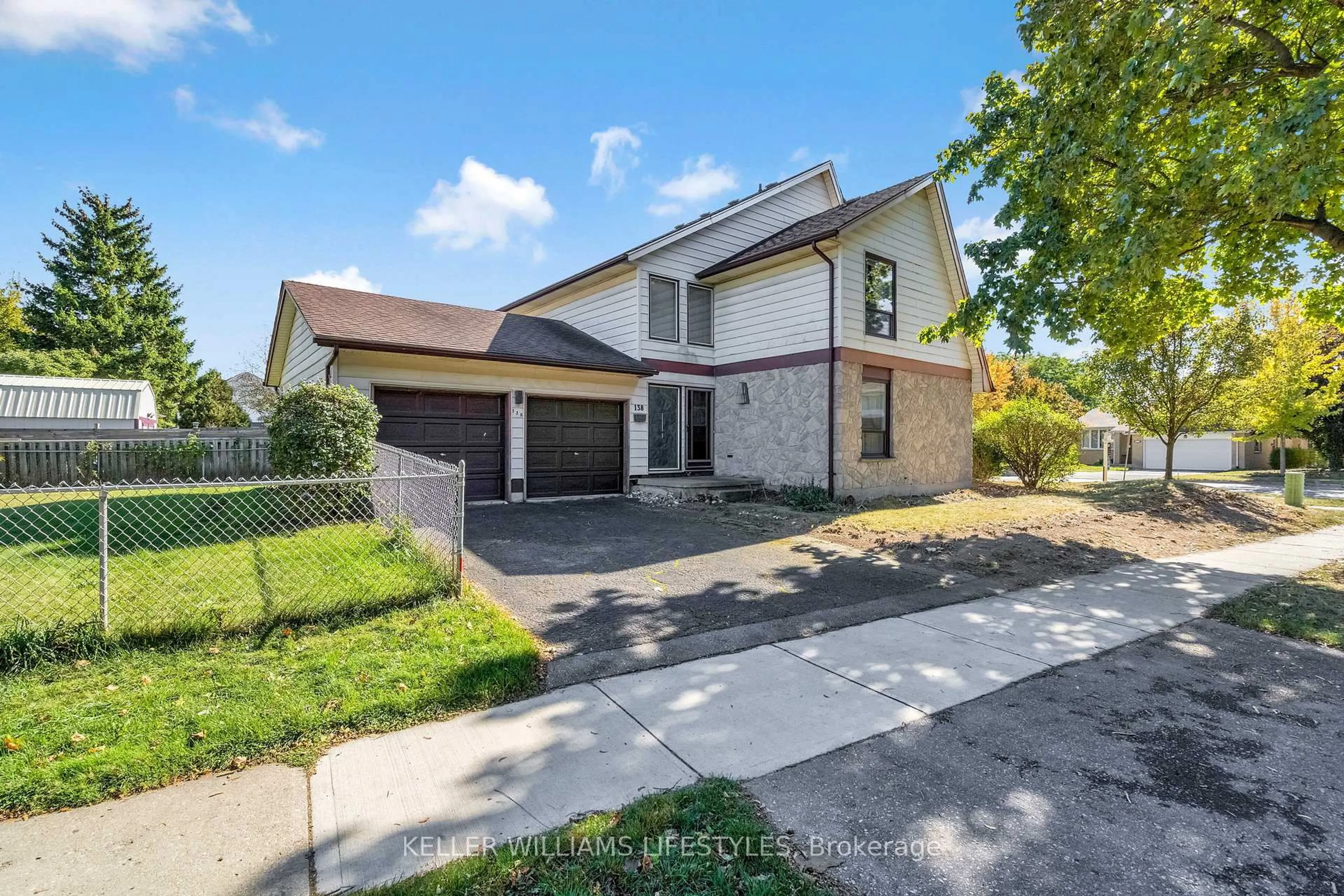 A pic from outside/outdoor area/front of a property/back of a property/a pic from drone, street for 138 Gardenvale Cres, London South Ontario N6J 4B9