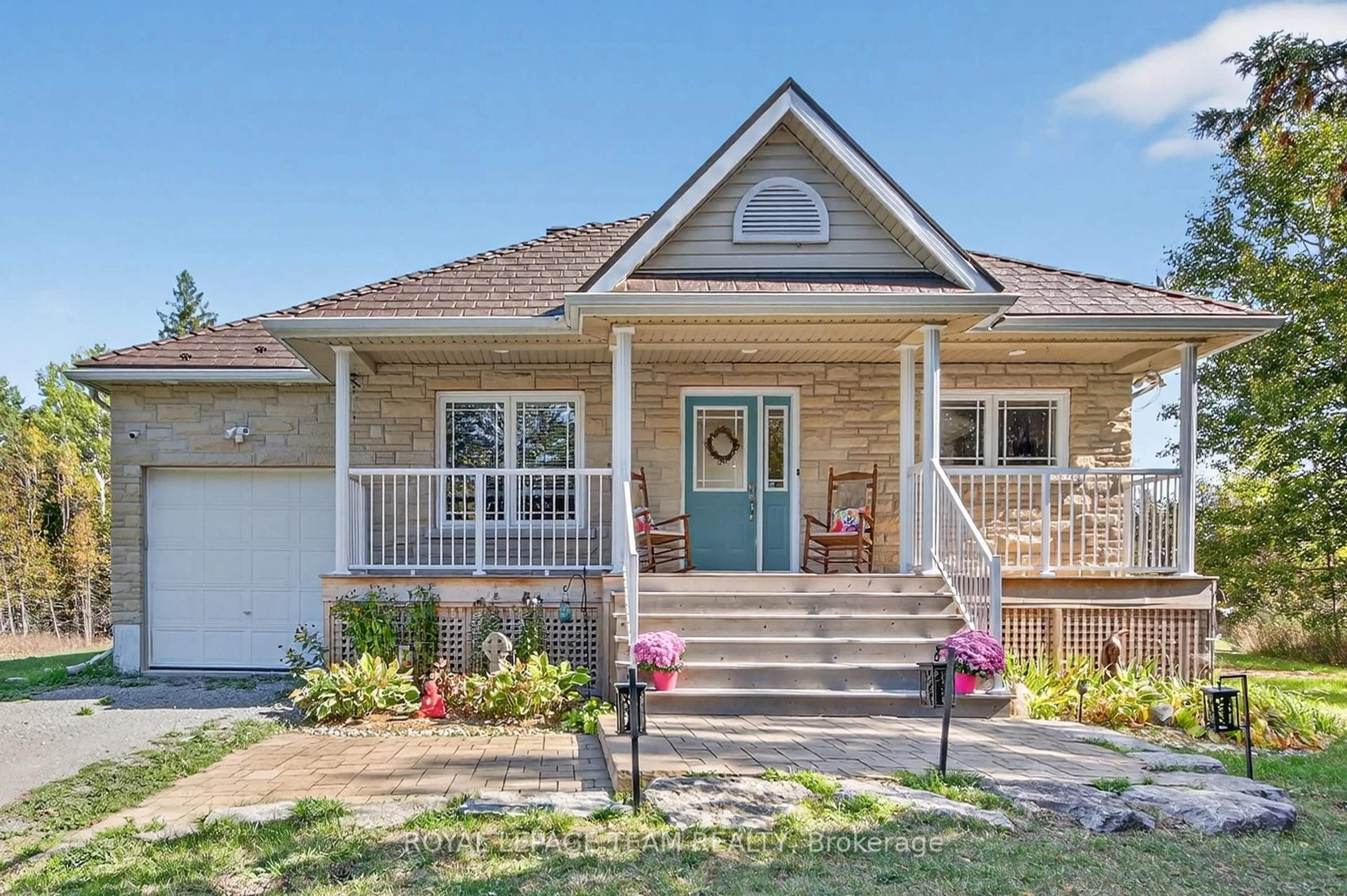 Home with vinyl exterior material, street for 380 Brunton Side Rd, R.R. #3 Sdrd, Ashton Ontario K0A 1B0