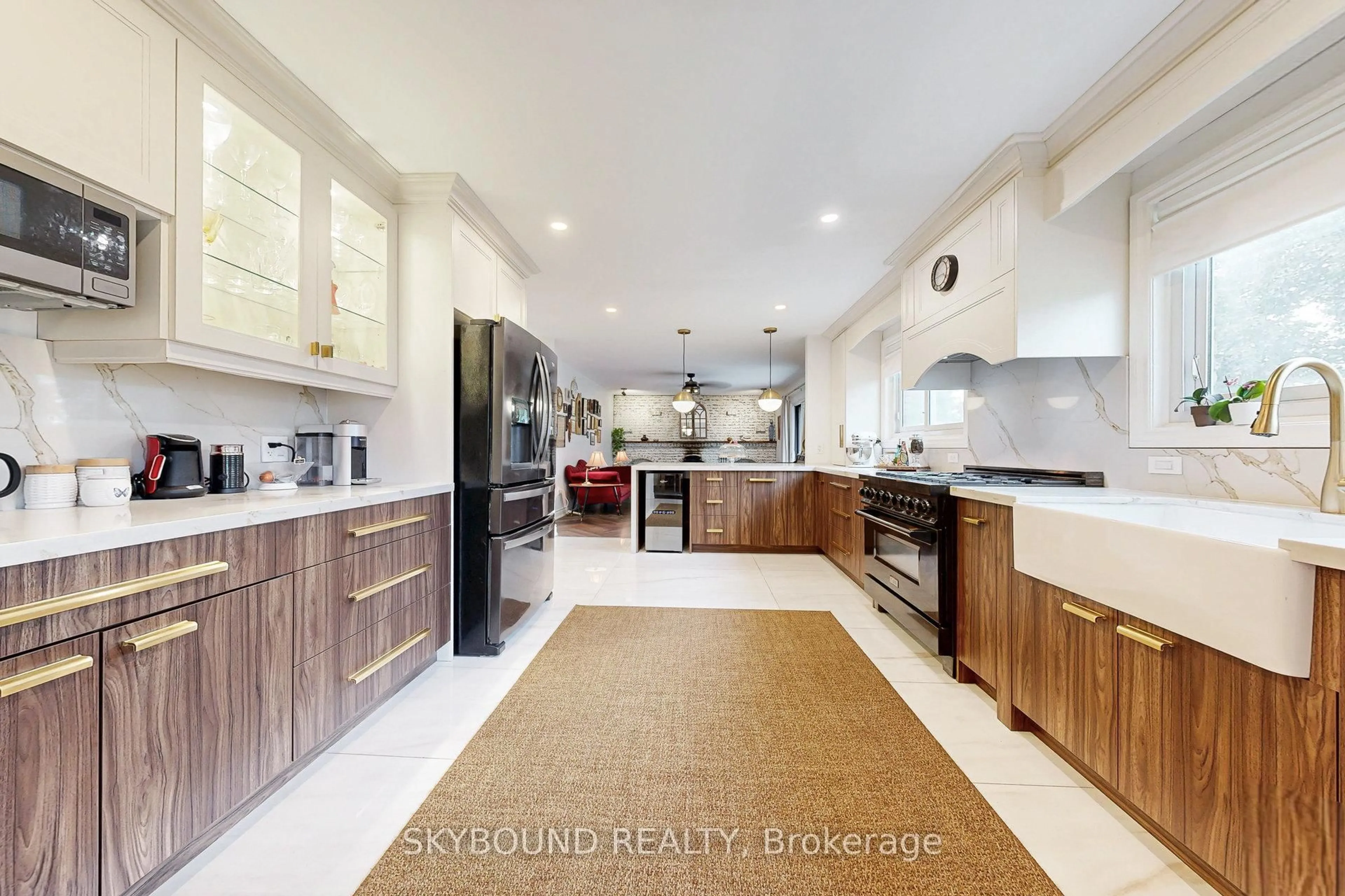 Contemporary kitchen, unknown for 23 Hildegard Dr, Hamilton Ontario L8K 5S1