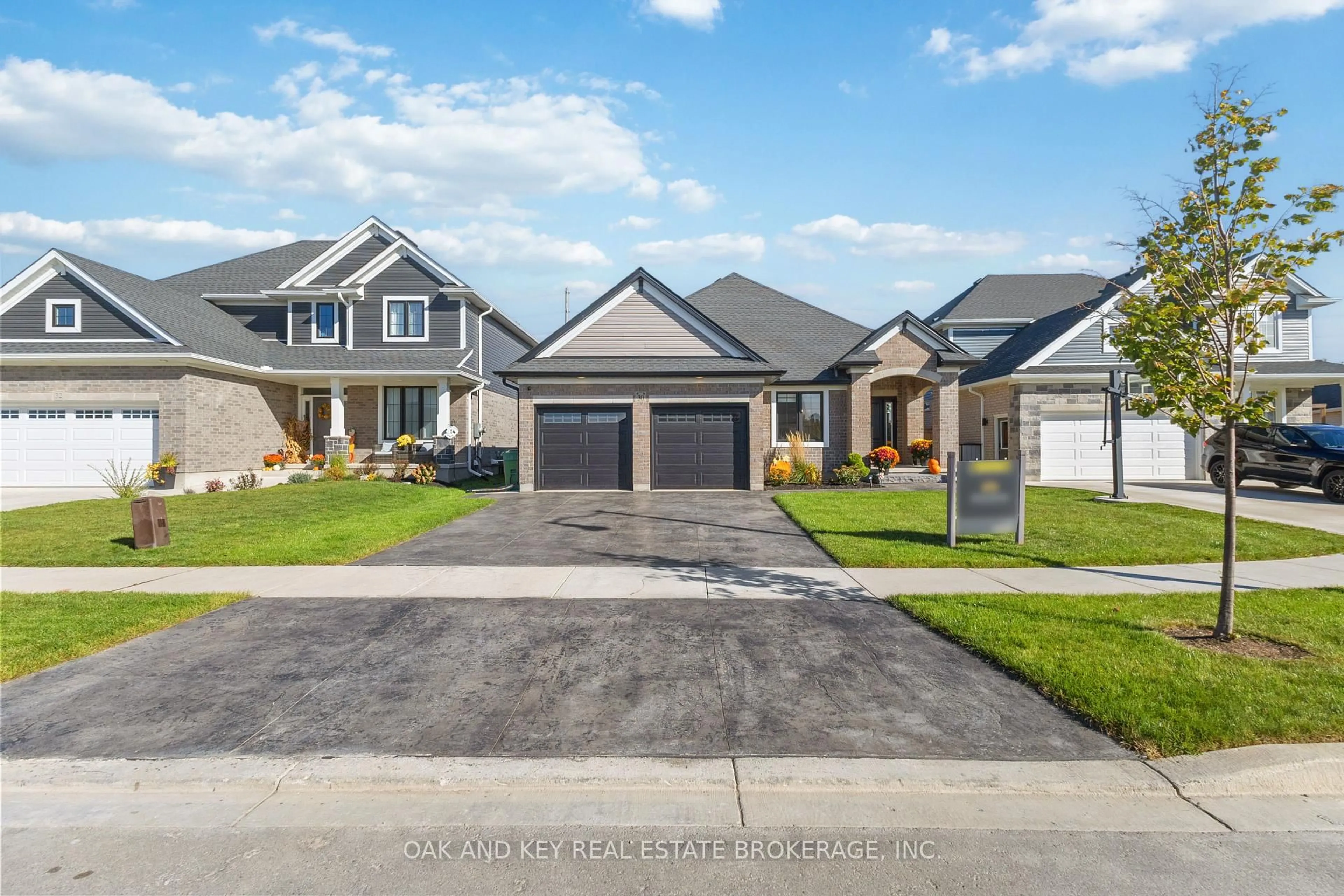 Home with vinyl exterior material, street for 30 Harlequin Crt, St. Thomas Ontario N5R 0L5