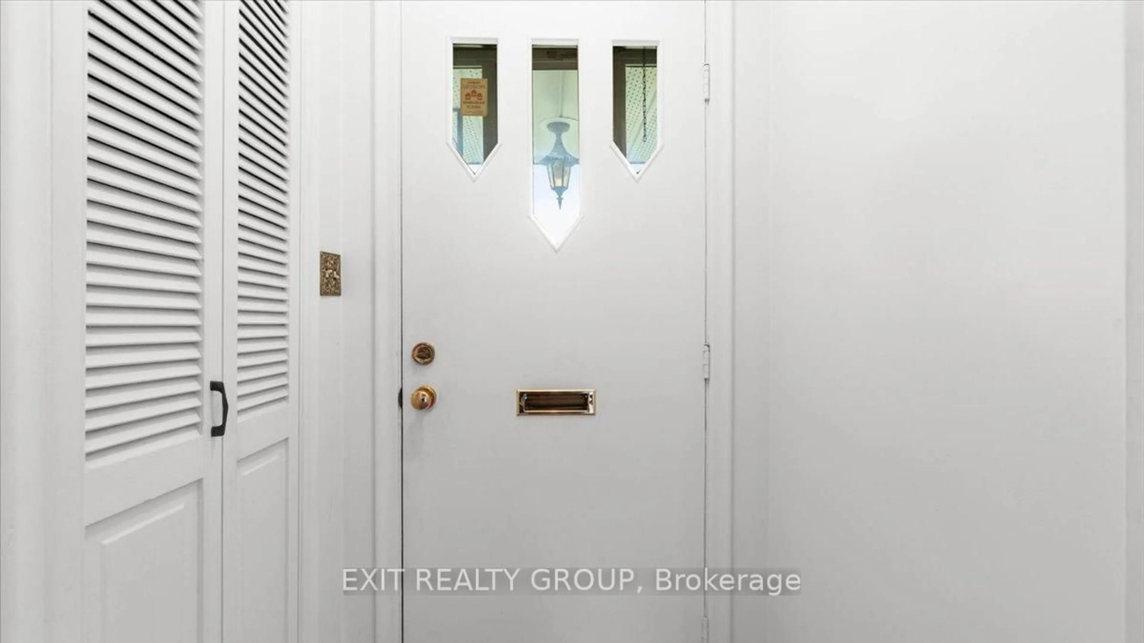 Indoor entryway for 39 Second Ave, Quinte West Ontario K8V 5M5