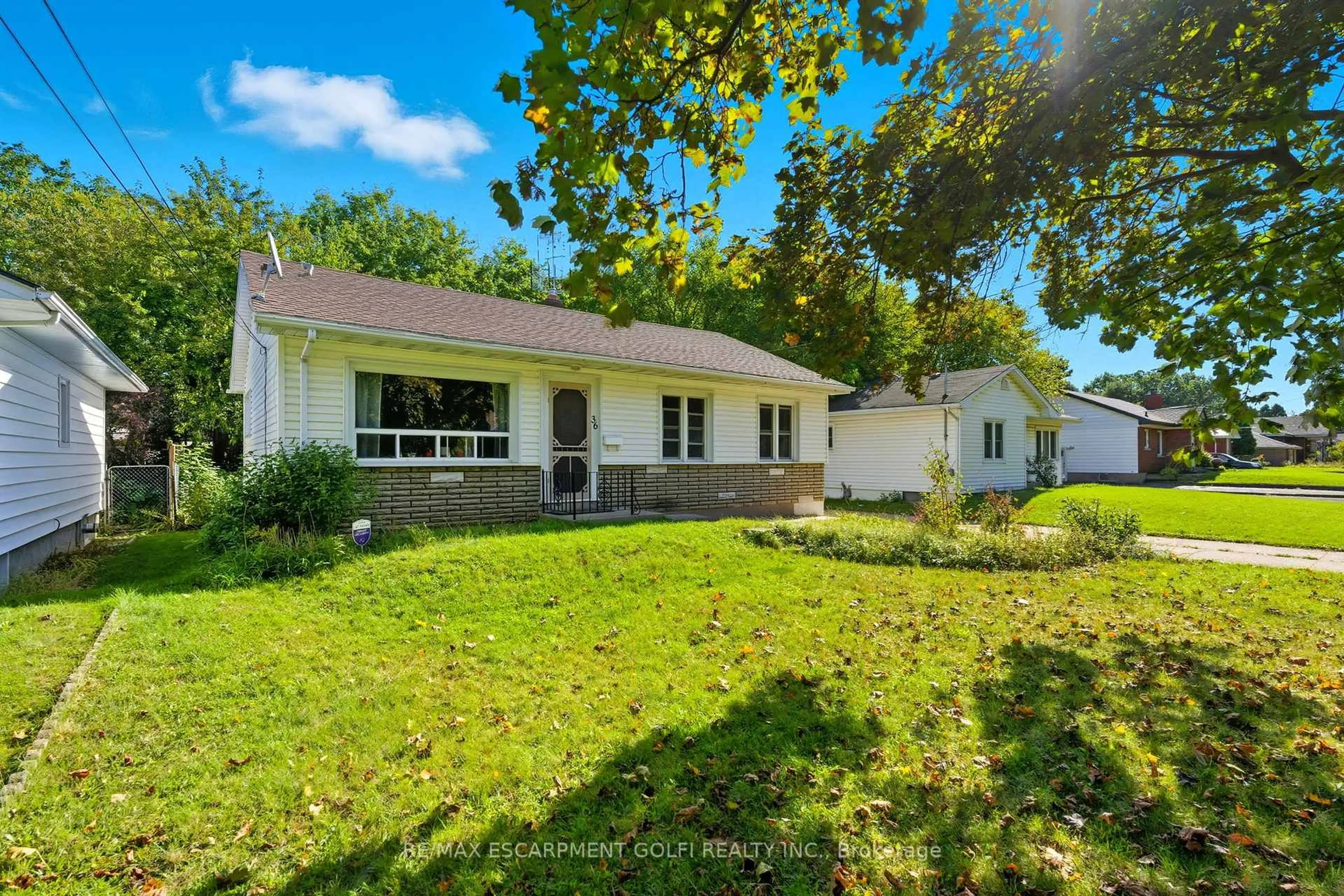A pic from outside/outdoor area/front of a property/back of a property/a pic from drone, street for 36 Woodelm Dr, St. Catharines Ontario L2M 4N3