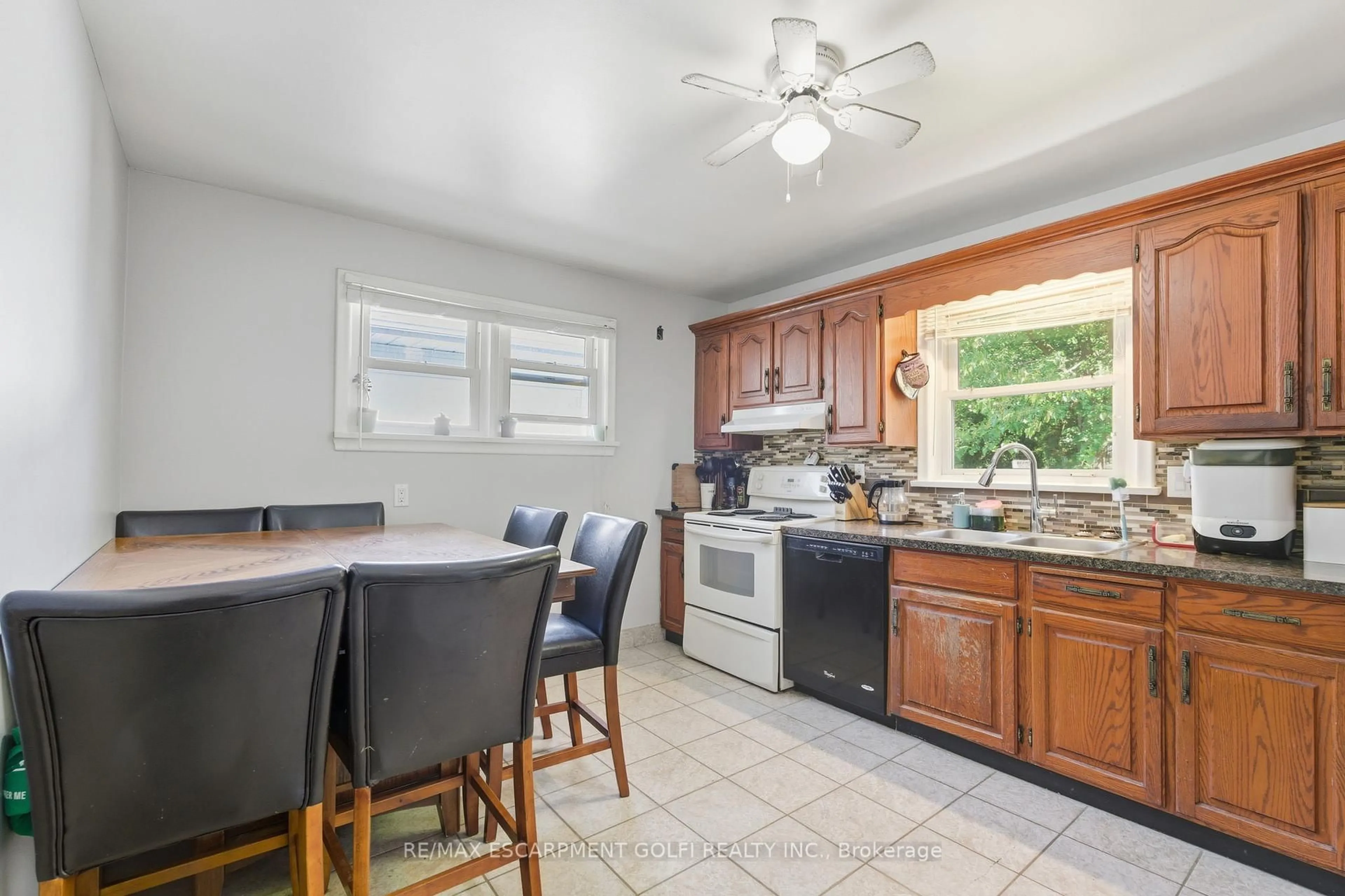 Unknown for 36 Woodelm Dr, St. Catharines Ontario L2M 4N3