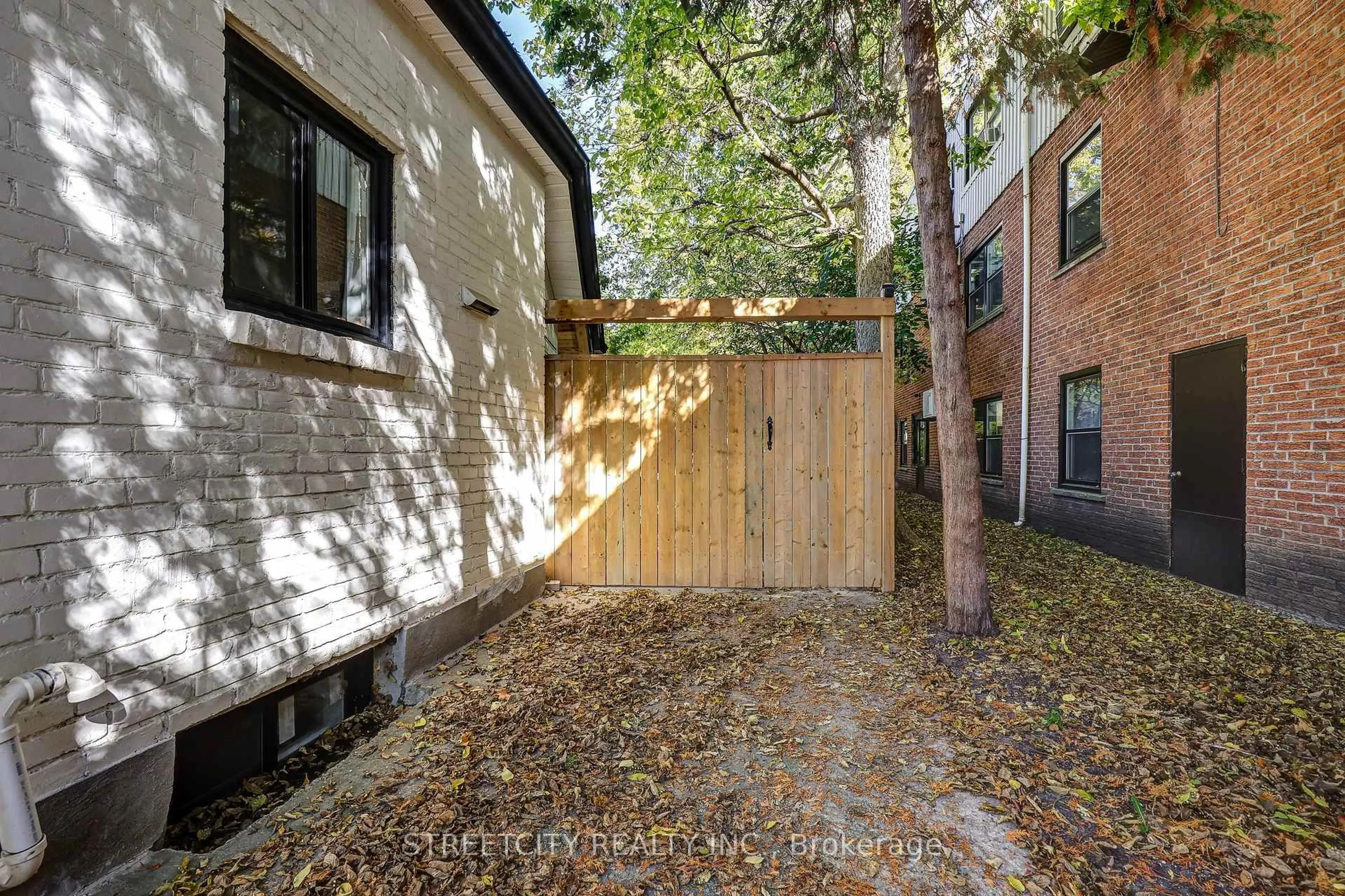 Patio, street for 310 Egerton St, London East Ontario N5Z 2G7