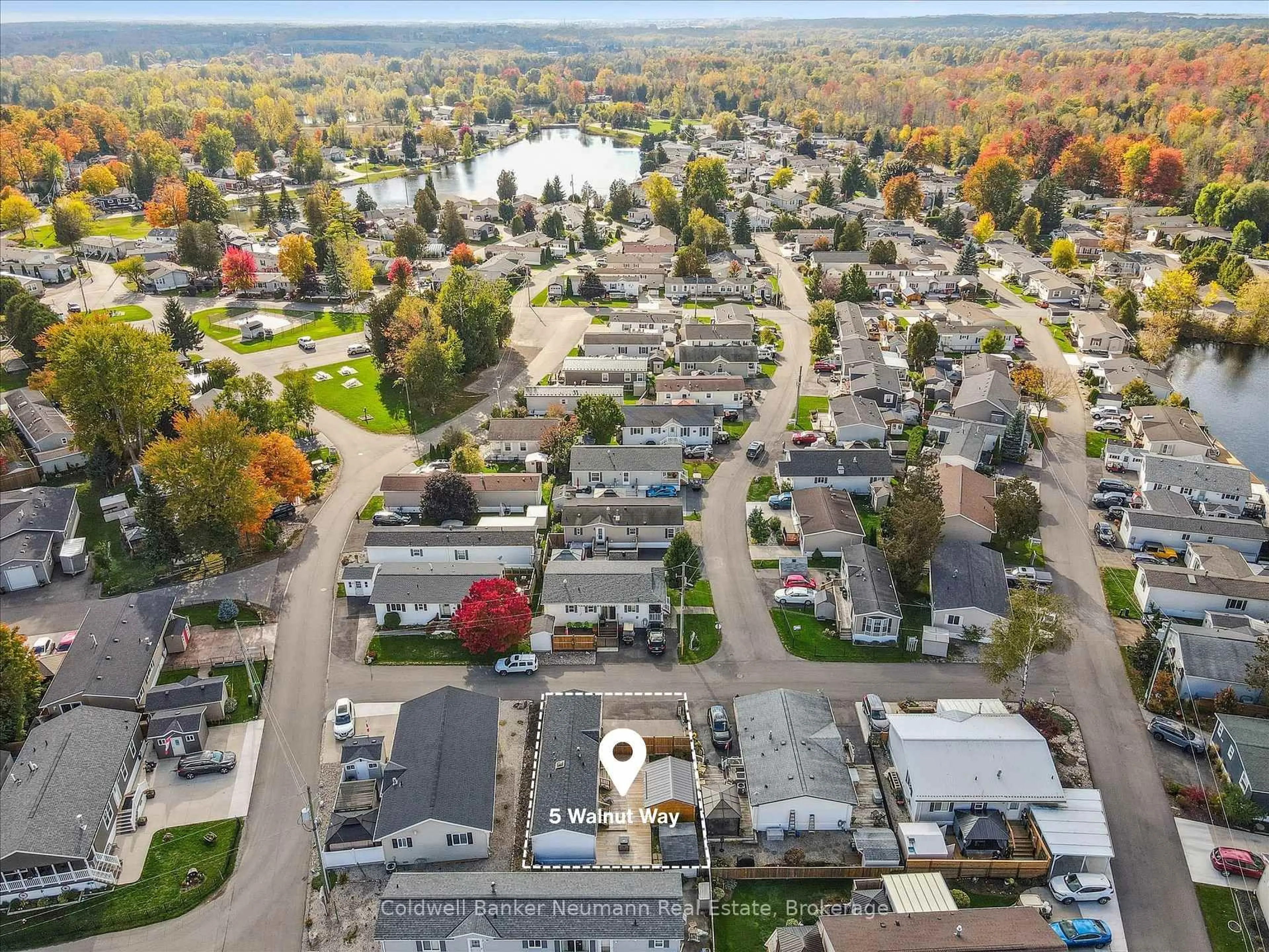 A pic from outside/outdoor area/front of a property/back of a property/a pic from drone, unknown for 5 Walnut Way, Puslinch Ontario N0B 2J0