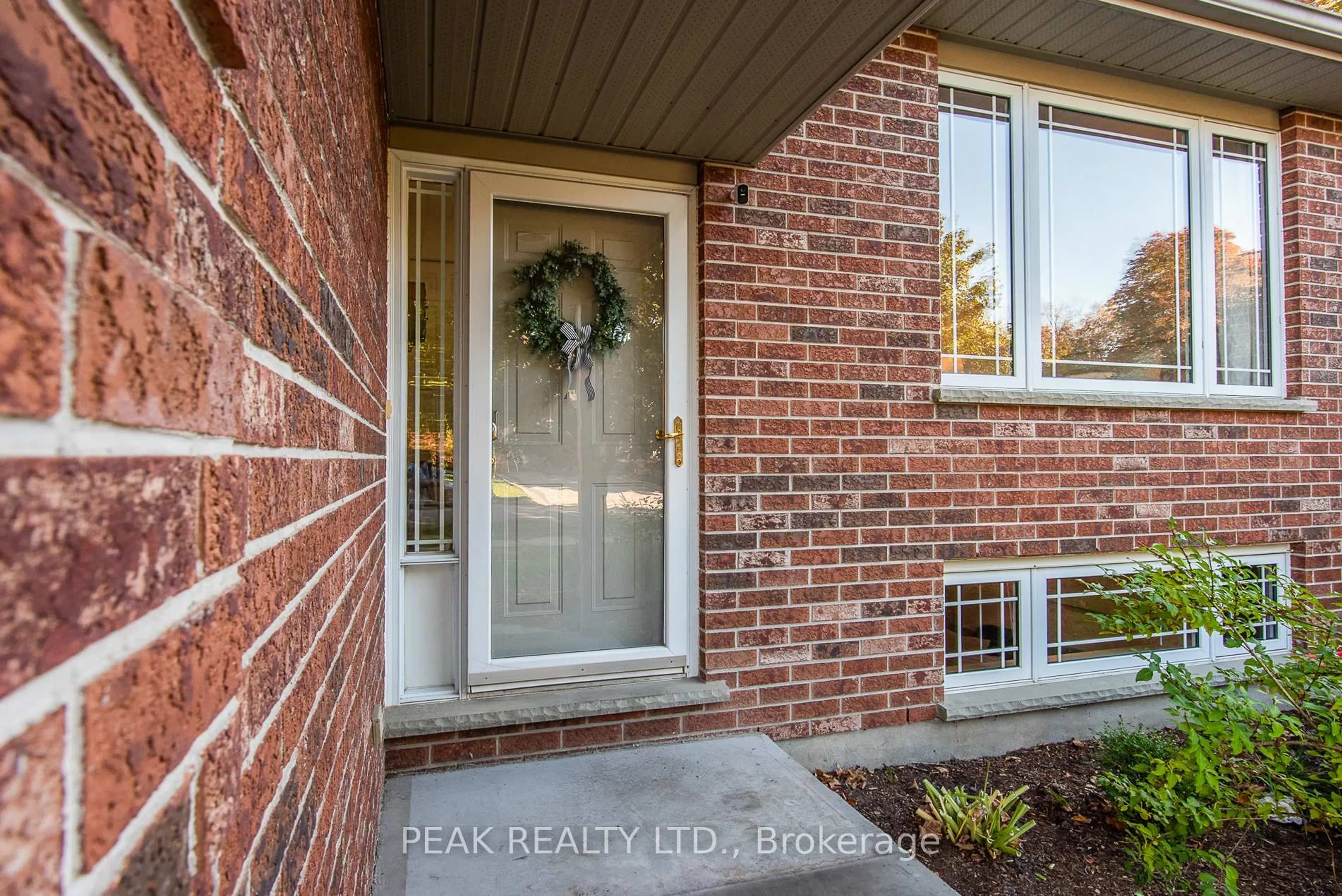 Indoor entryway for 51 Eby Cres, Wilmot Ontario N3A 1Y7