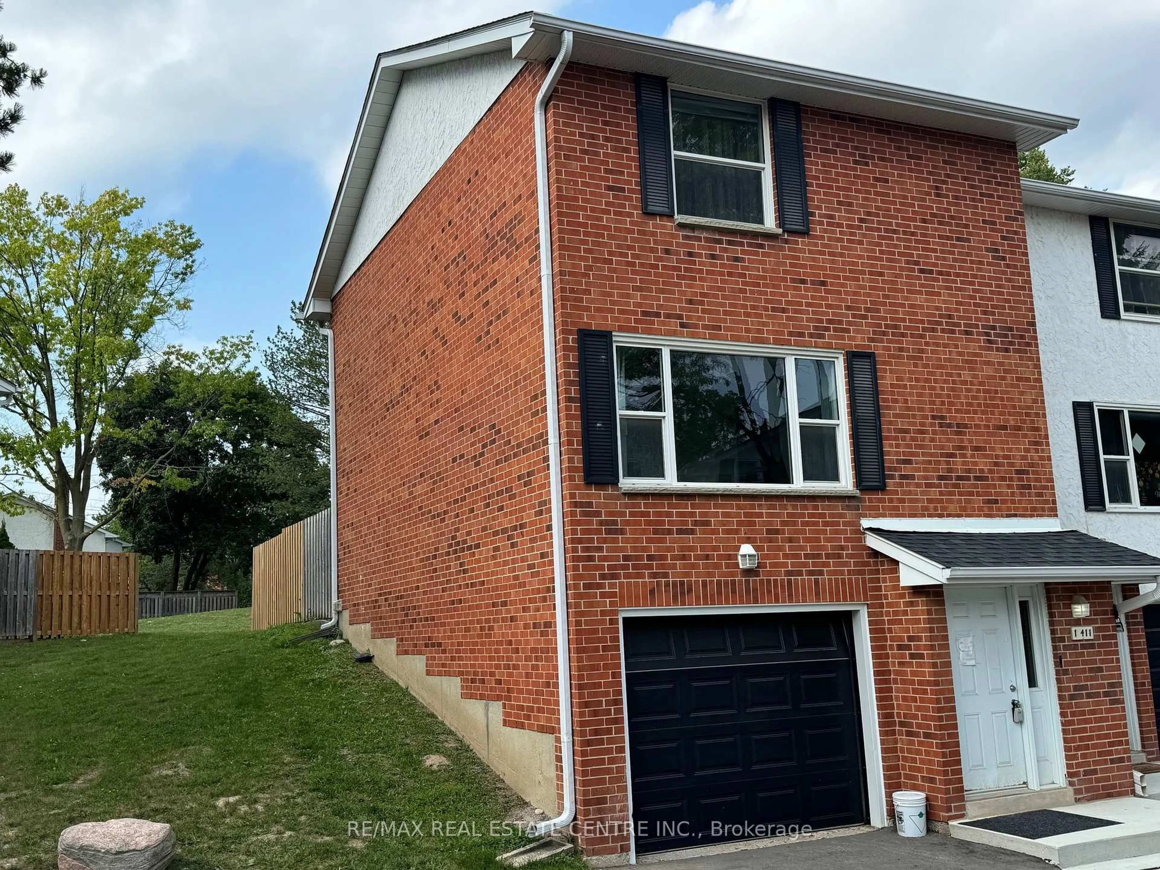 Home with brick exterior material, street for 411 Keats Way #1, Waterloo Ontario N2L 5S7