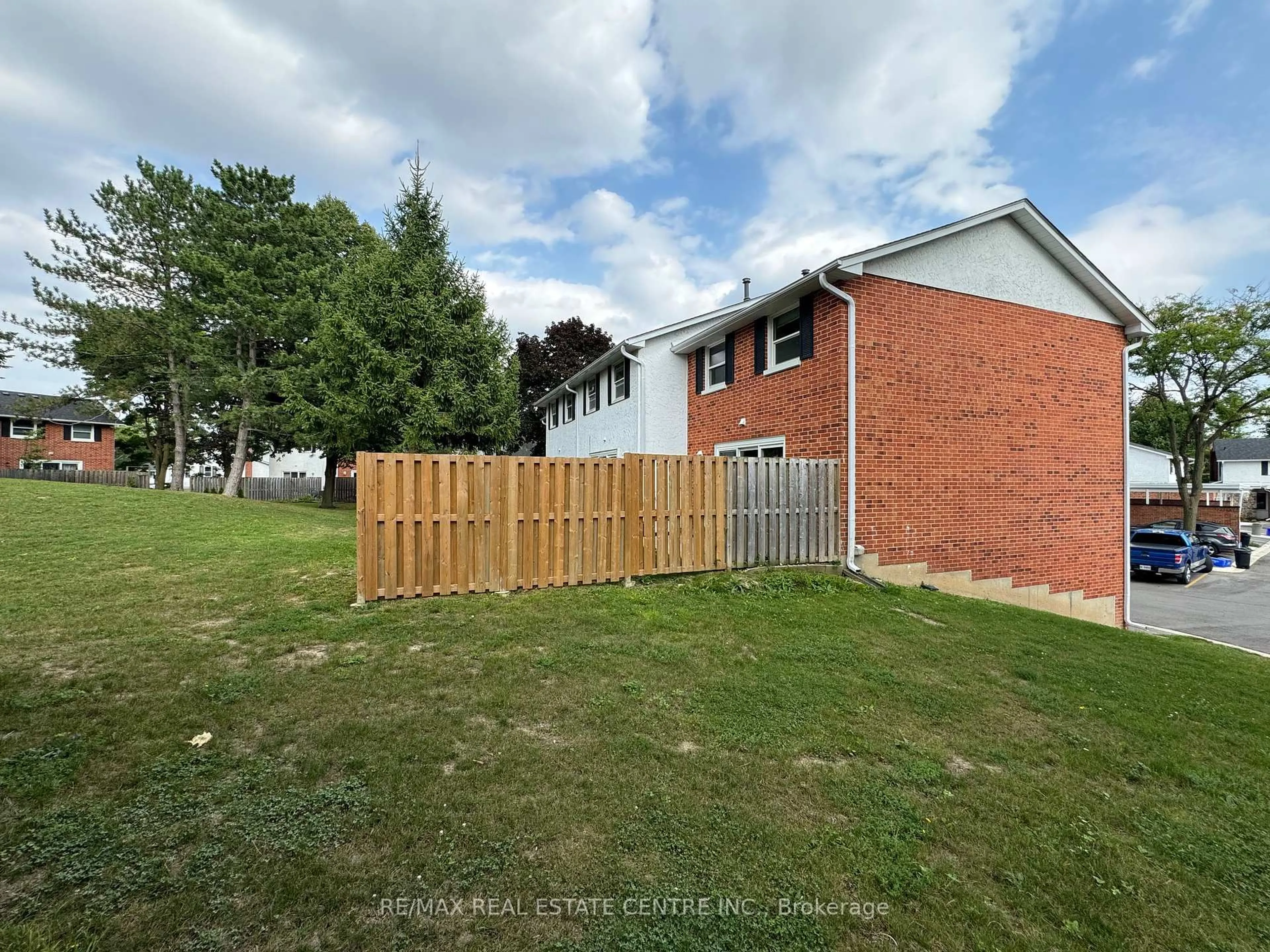 A pic from outside/outdoor area/front of a property/back of a property/a pic from drone, unknown for 411 Keats Way #1, Waterloo Ontario N2L 5S7