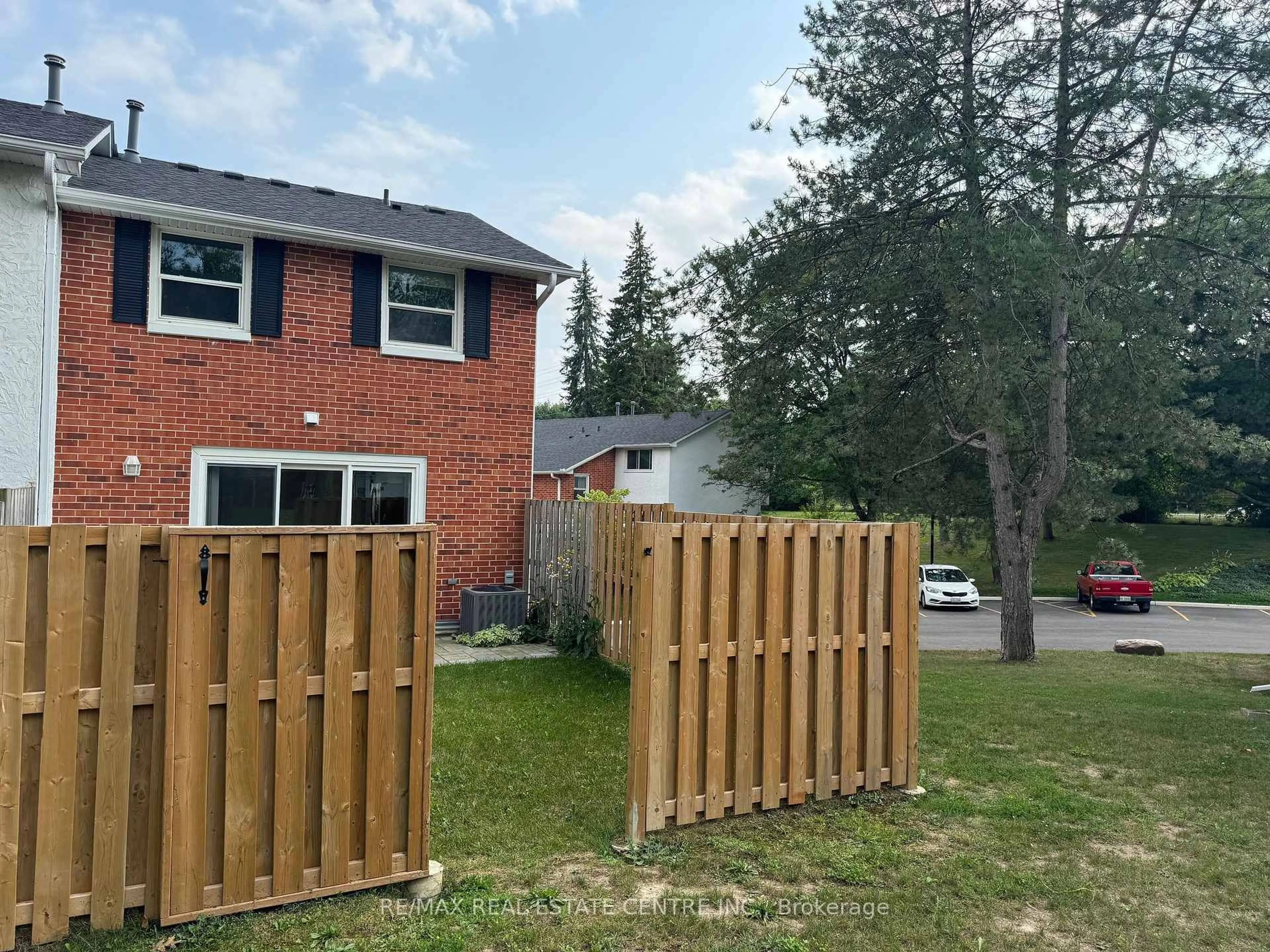 A pic from outside/outdoor area/front of a property/back of a property/a pic from drone, mountain view for 411 Keats Way #1, Waterloo Ontario N2L 5S7