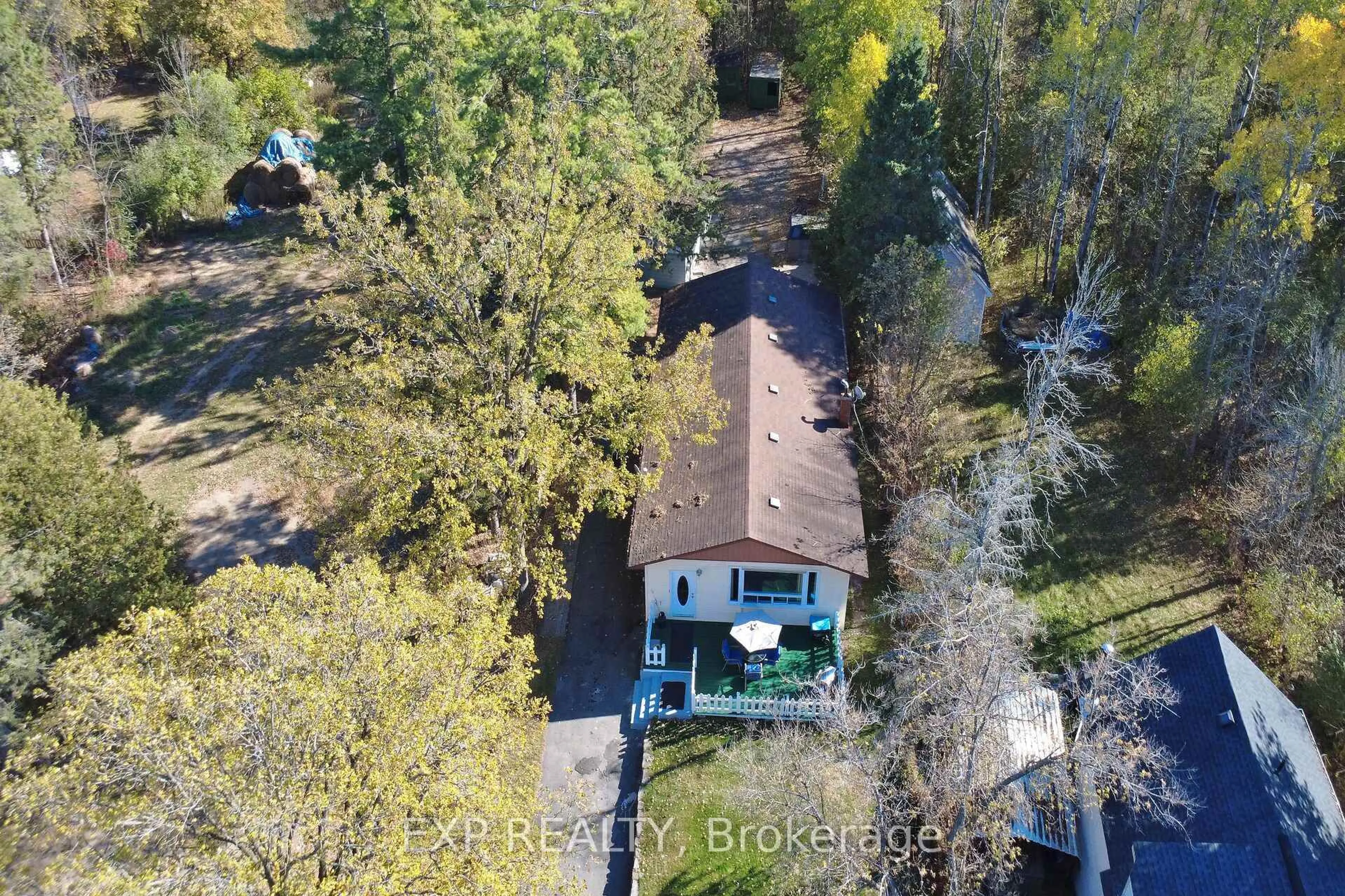 A pic from outside/outdoor area/front of a property/back of a property/a pic from drone, unknown for 96 Constance Lake Rd, Ottawa Ontario K2K 1X7