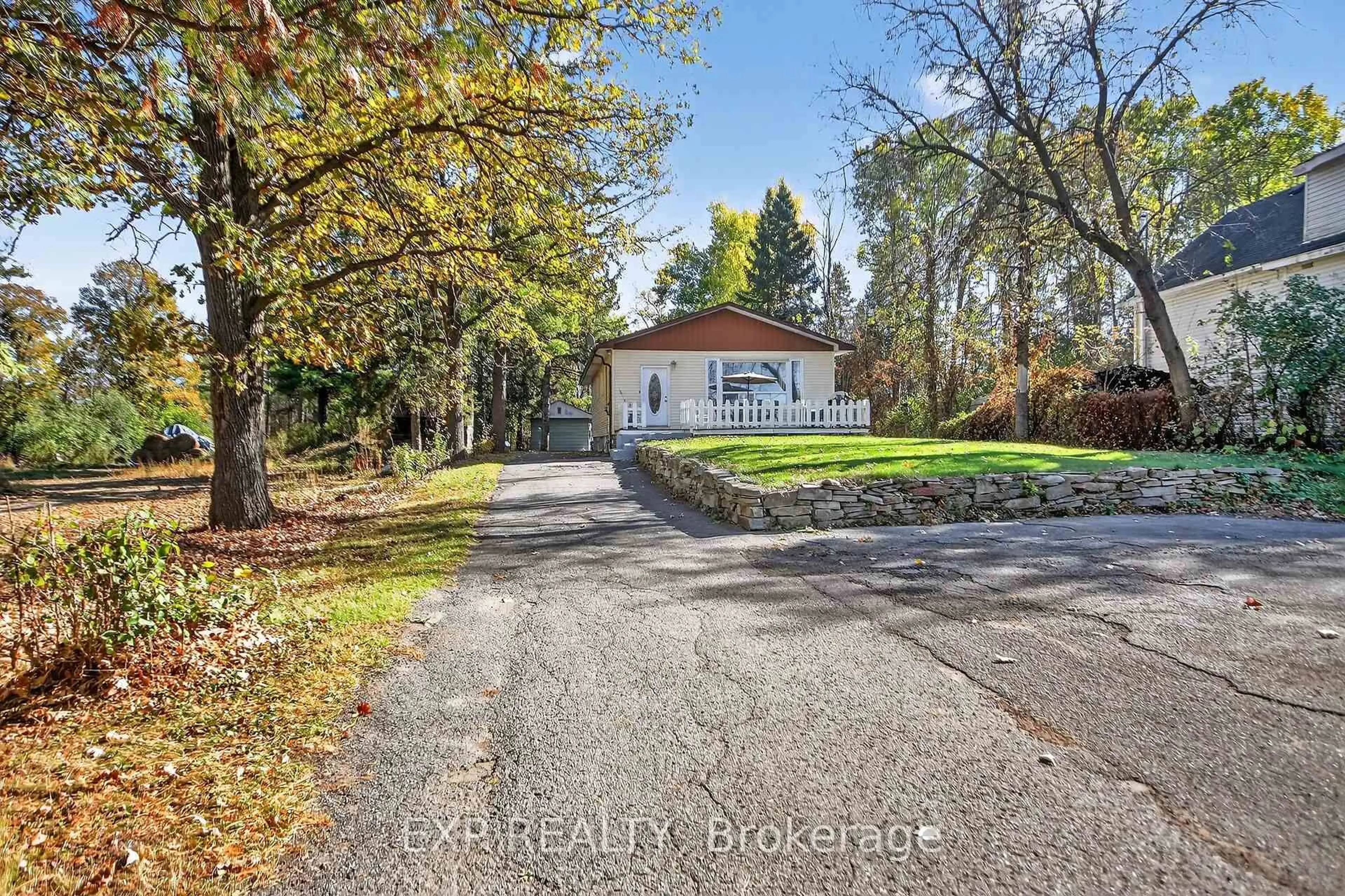 A pic from outside/outdoor area/front of a property/back of a property/a pic from drone, street for 96 Constance Lake Rd, Ottawa Ontario K2K 1X7