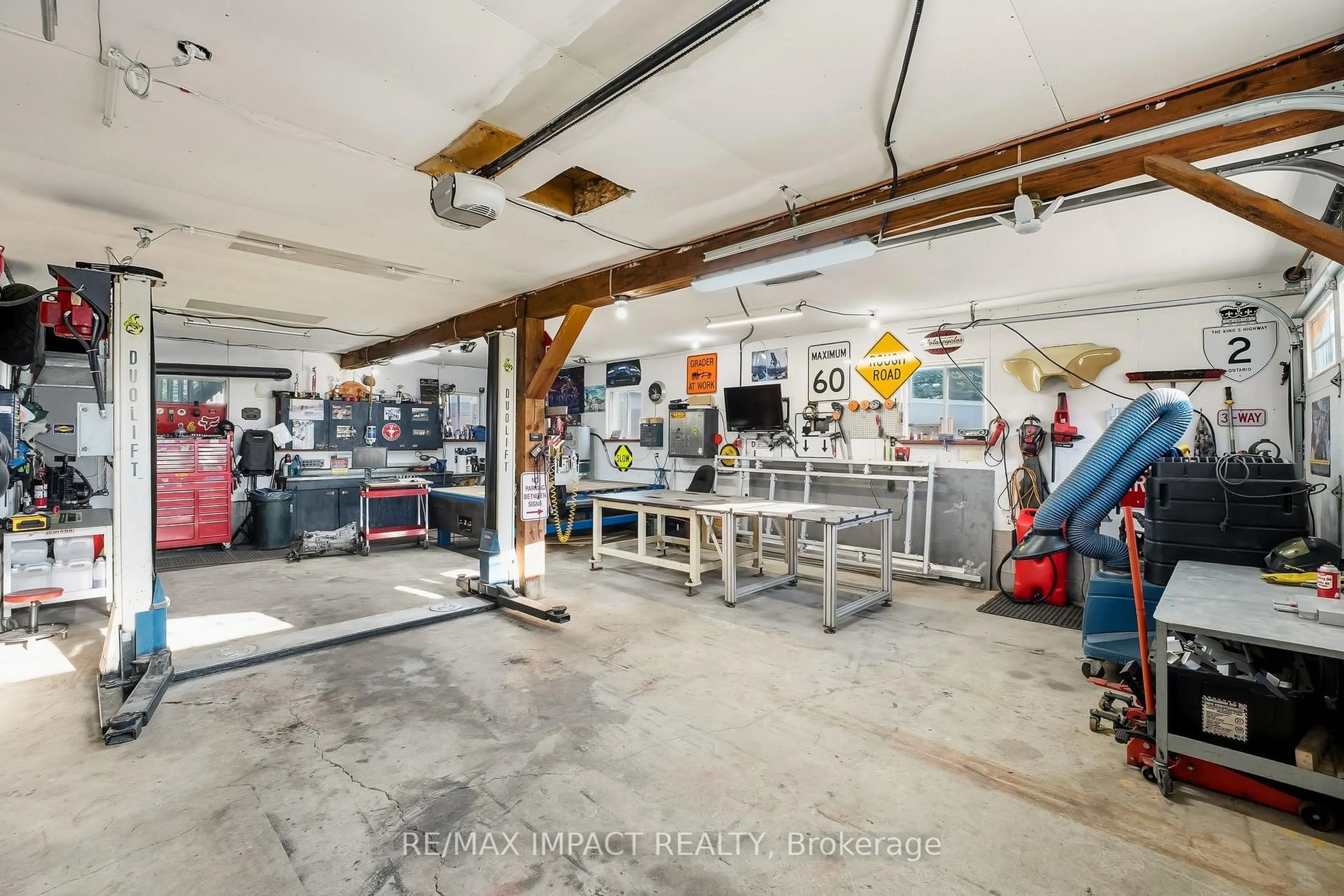 Indoor garage for 7021 Perrytown Rd, Port Hope Ontario L1A 3V5
