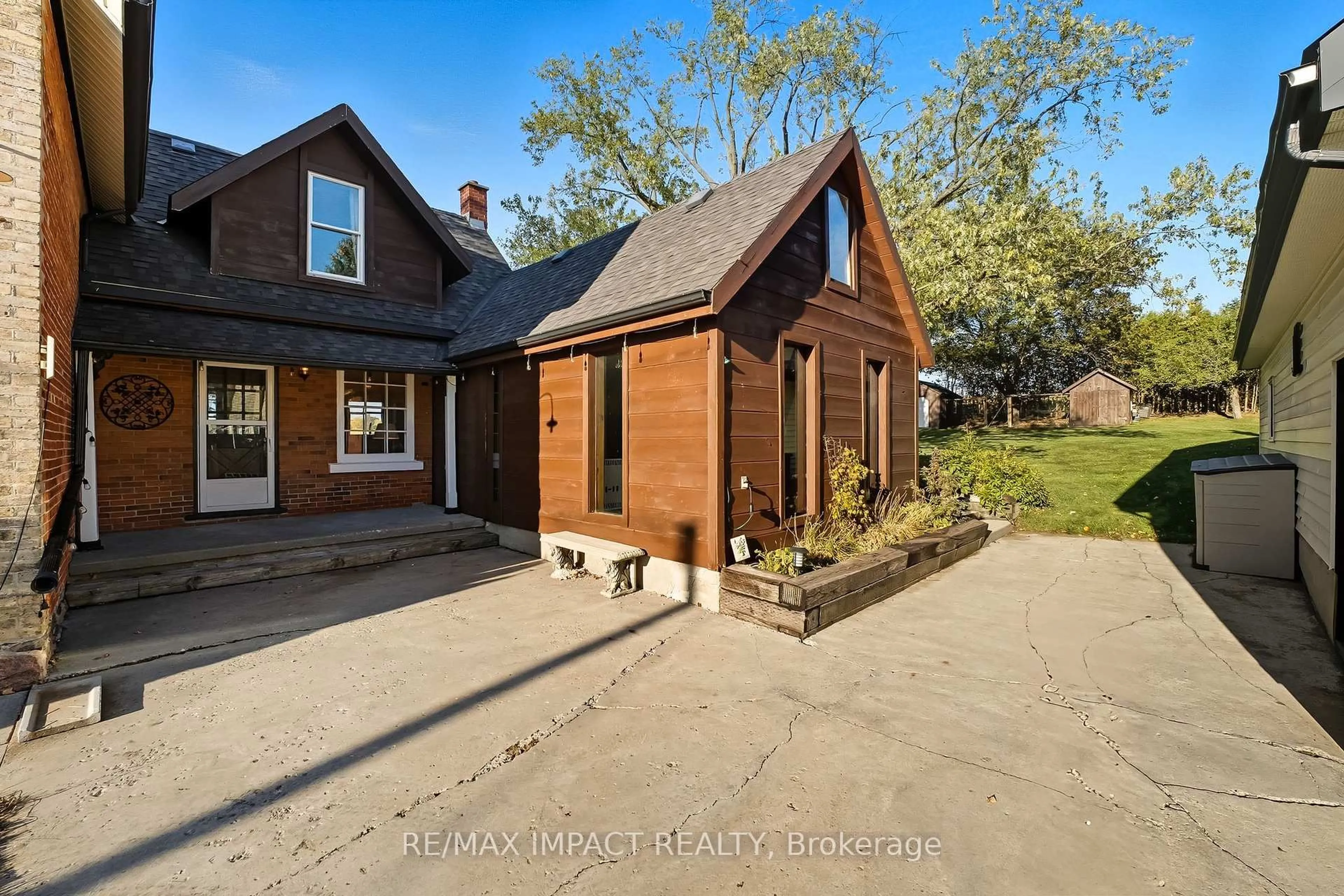 A pic from outside/outdoor area/front of a property/back of a property/a pic from drone, street for 7021 Perrytown Rd, Port Hope Ontario L1A 3V5