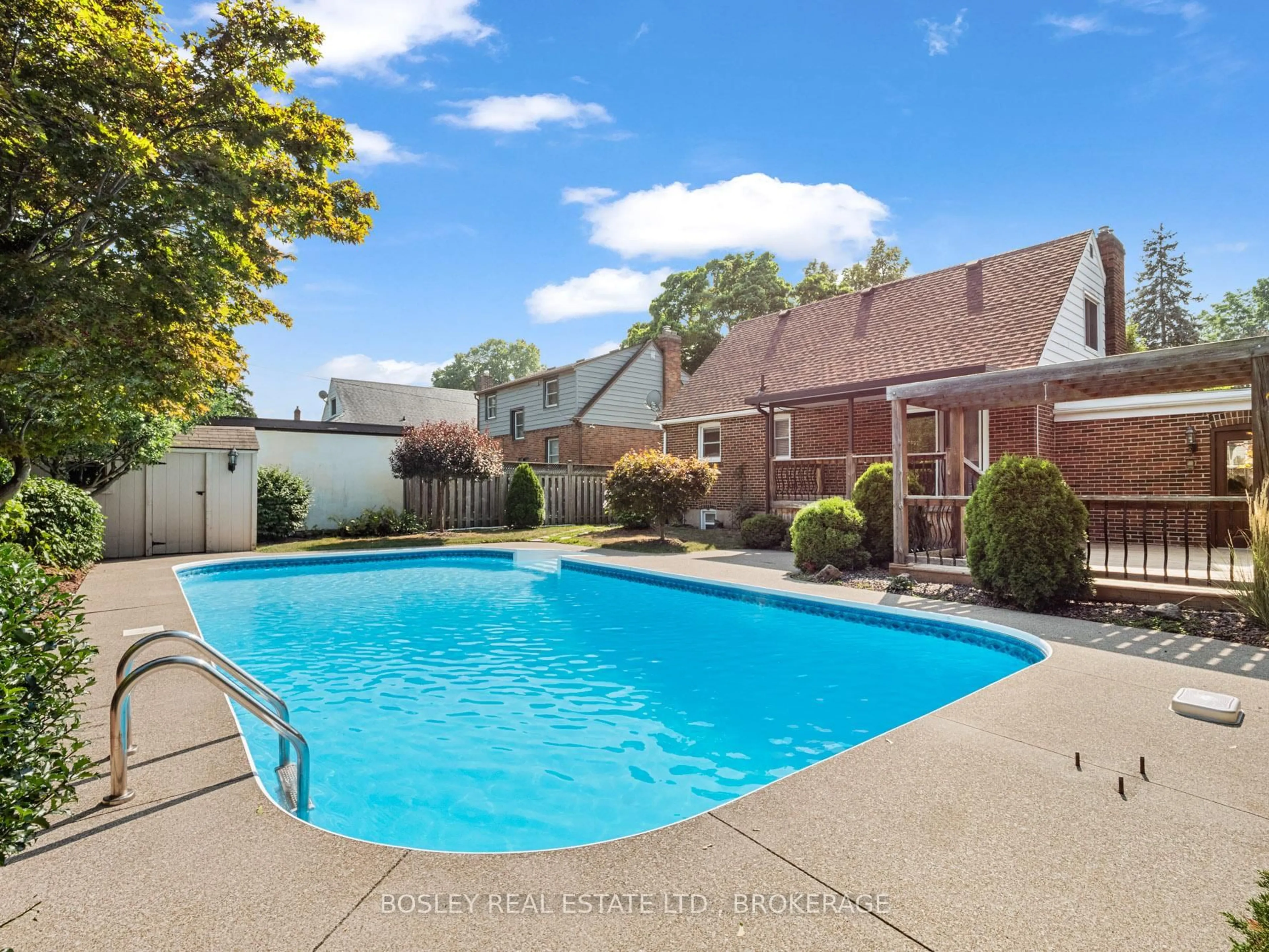 Pool for 10 Cameron Rd, St. Catharines Ontario L2P 3E2