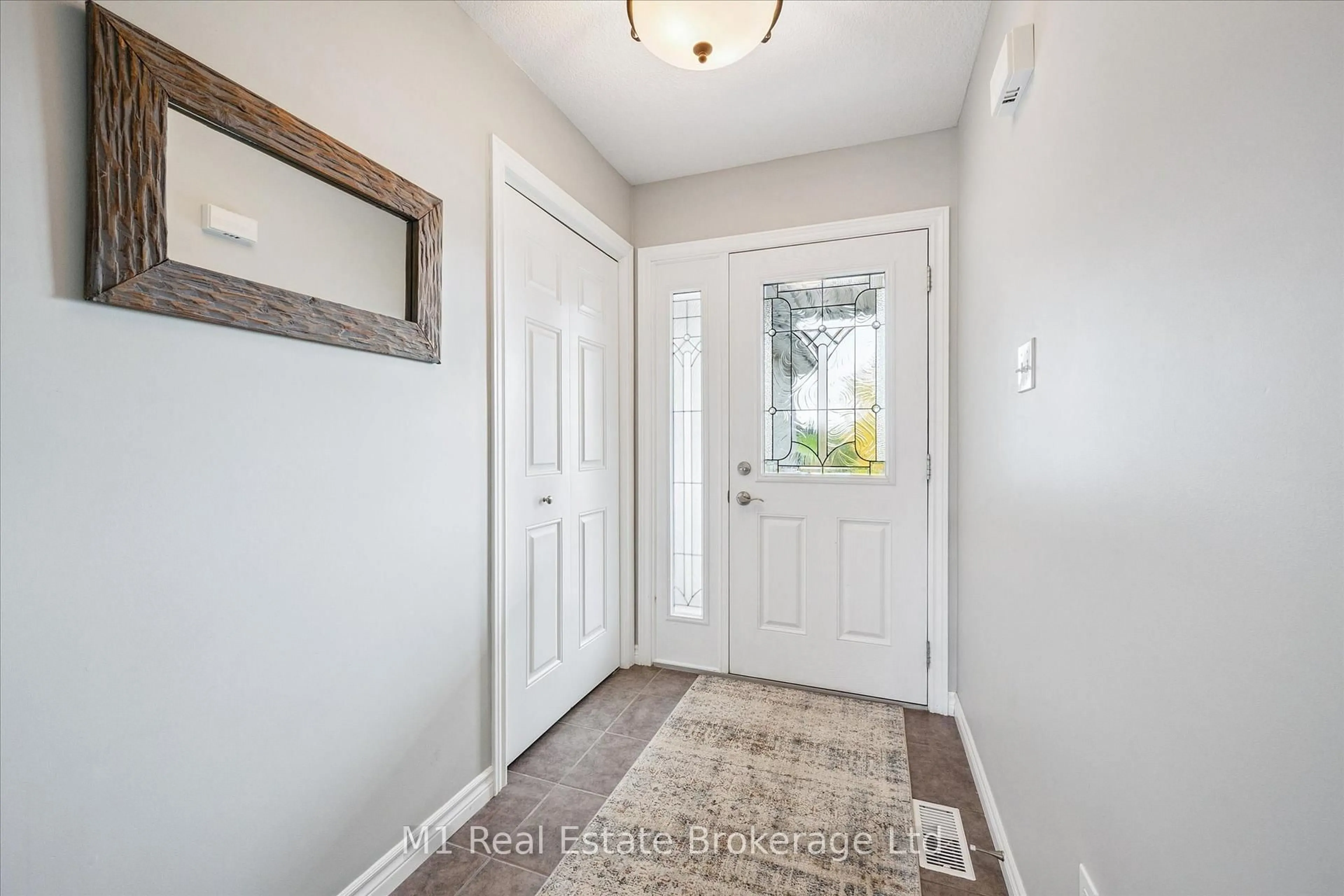 Indoor entryway for 79 Spencer Dr, Centre Wellington Ontario N0B 1S0