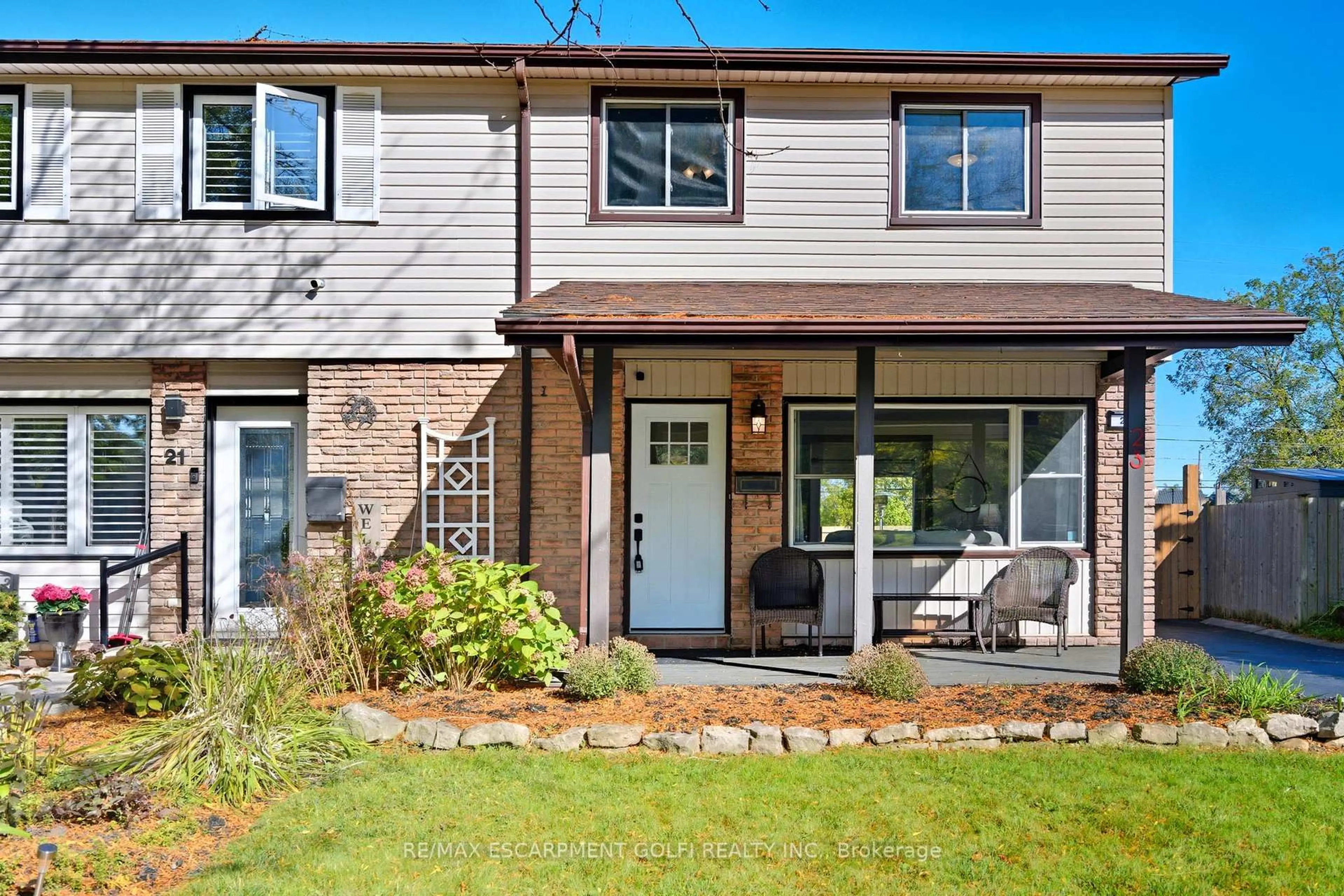 Home with brick exterior material, street for 23 Glengrove Ave, Grimsby Ontario L3M 4L6