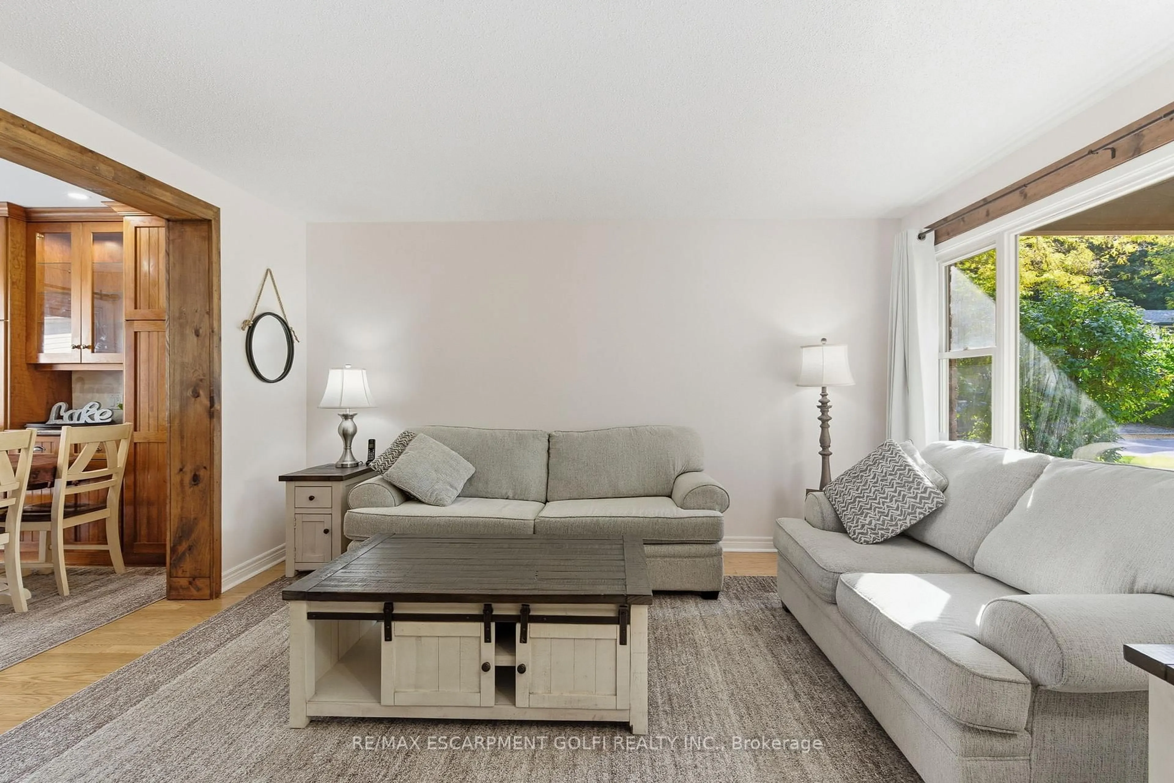 Living room with furniture, unknown for 23 Glengrove Ave, Grimsby Ontario L3M 4L6