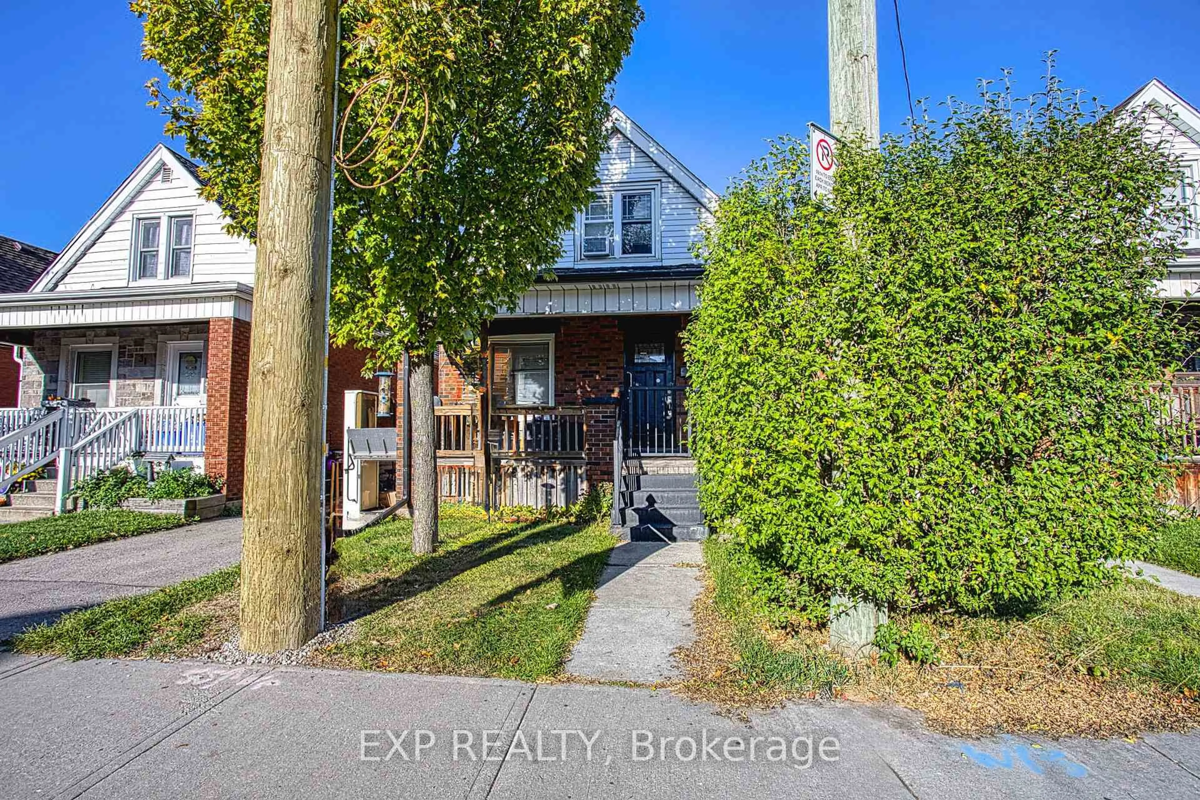 A pic from outside/outdoor area/front of a property/back of a property/a pic from drone, street for 35 Cope St, Hamilton Ontario L8H 5A8
