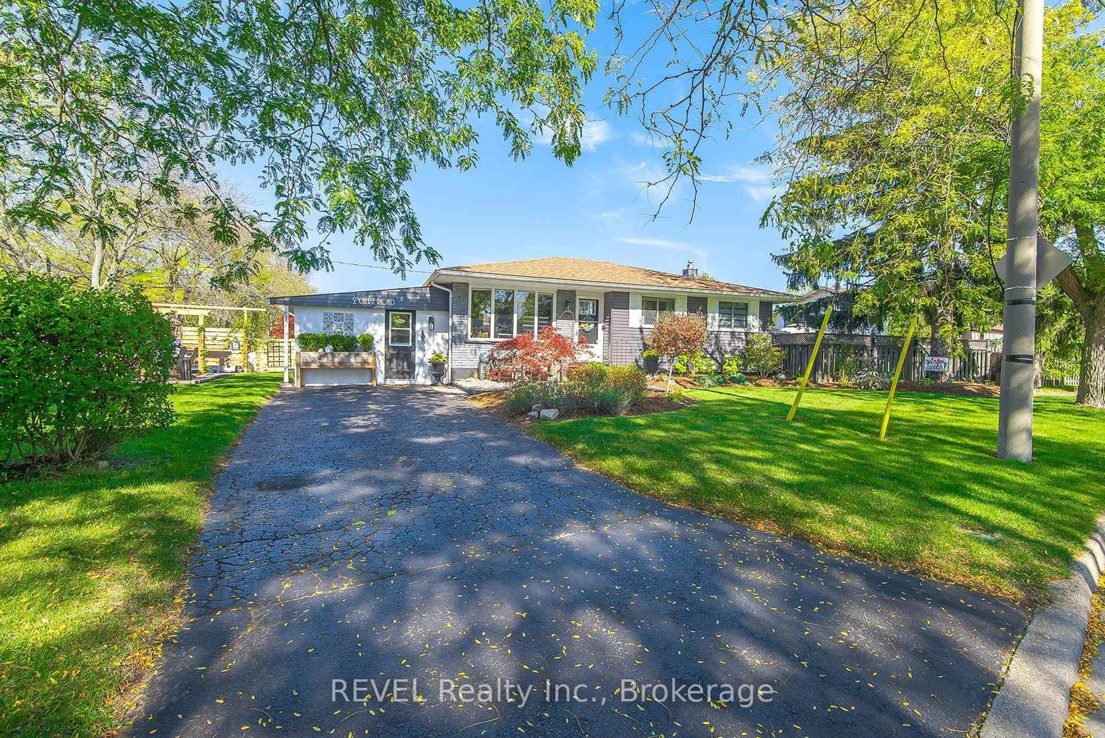 A pic from outside/outdoor area/front of a property/back of a property/a pic from drone, water/lake/river/ocean view for 2 Cherie Rd, St. Catharines Ontario L2M 6J9