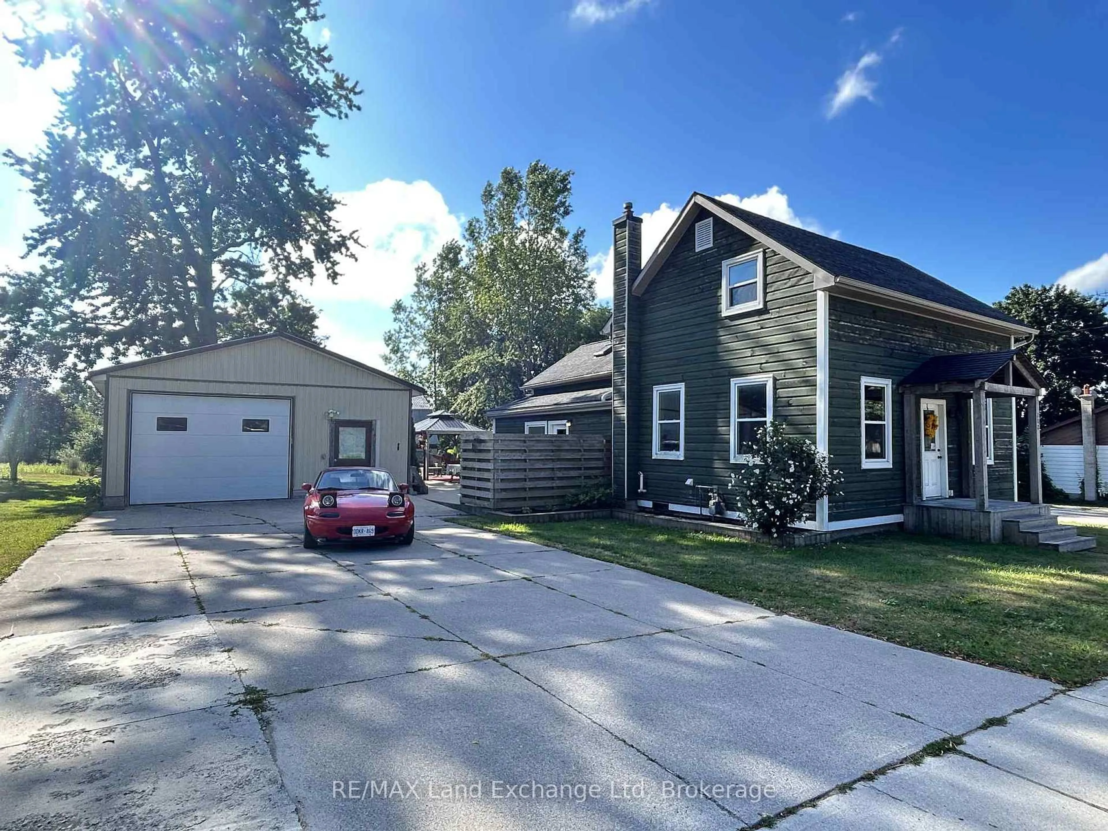 A pic from outside/outdoor area/front of a property/back of a property/a pic from drone, street for 202 Union St, North Huron Ontario N0M 1H0