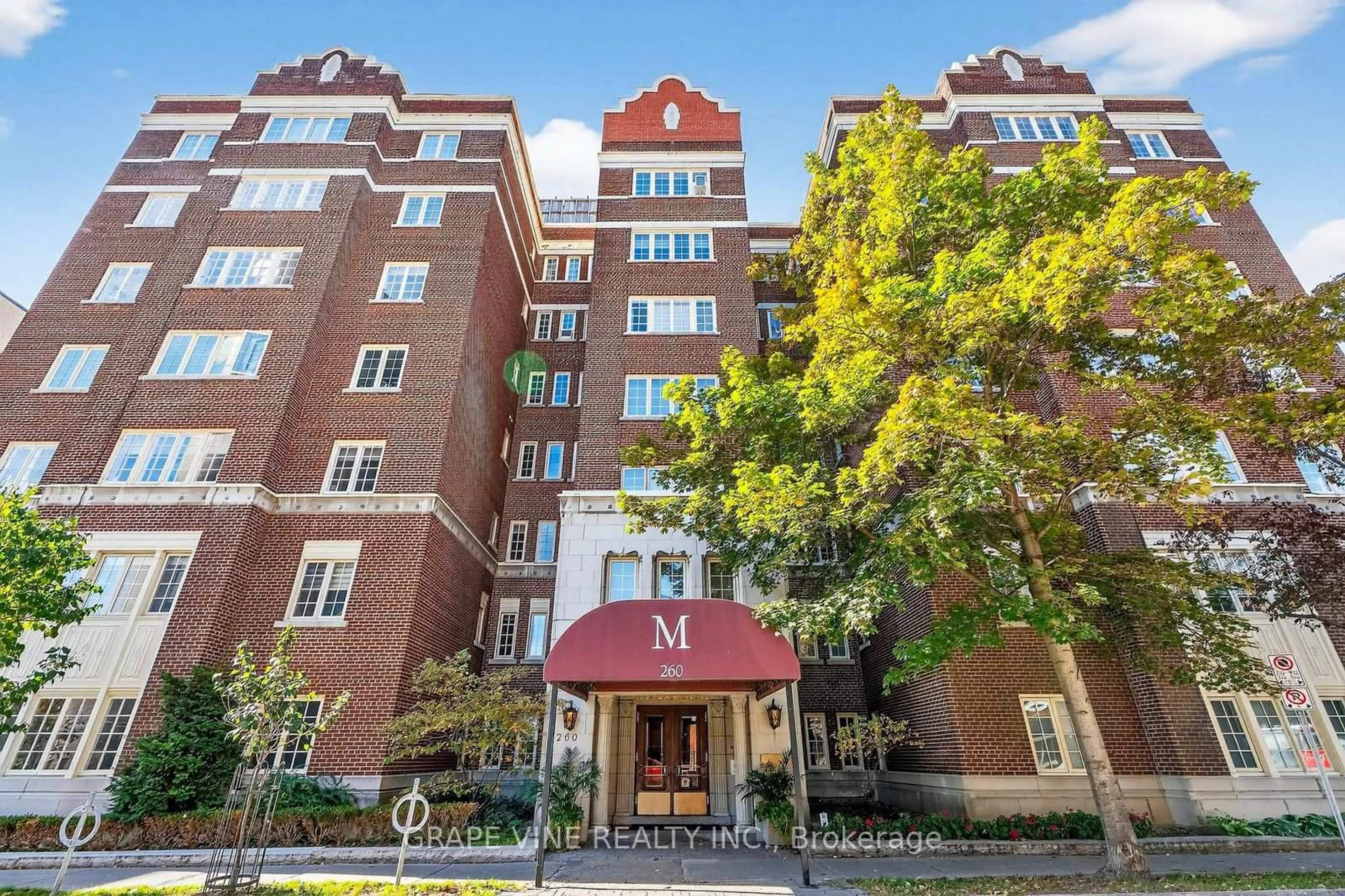 Indoor foyer for 260 Metcalfe St #1D, Ottawa Ontario K2P 1R6