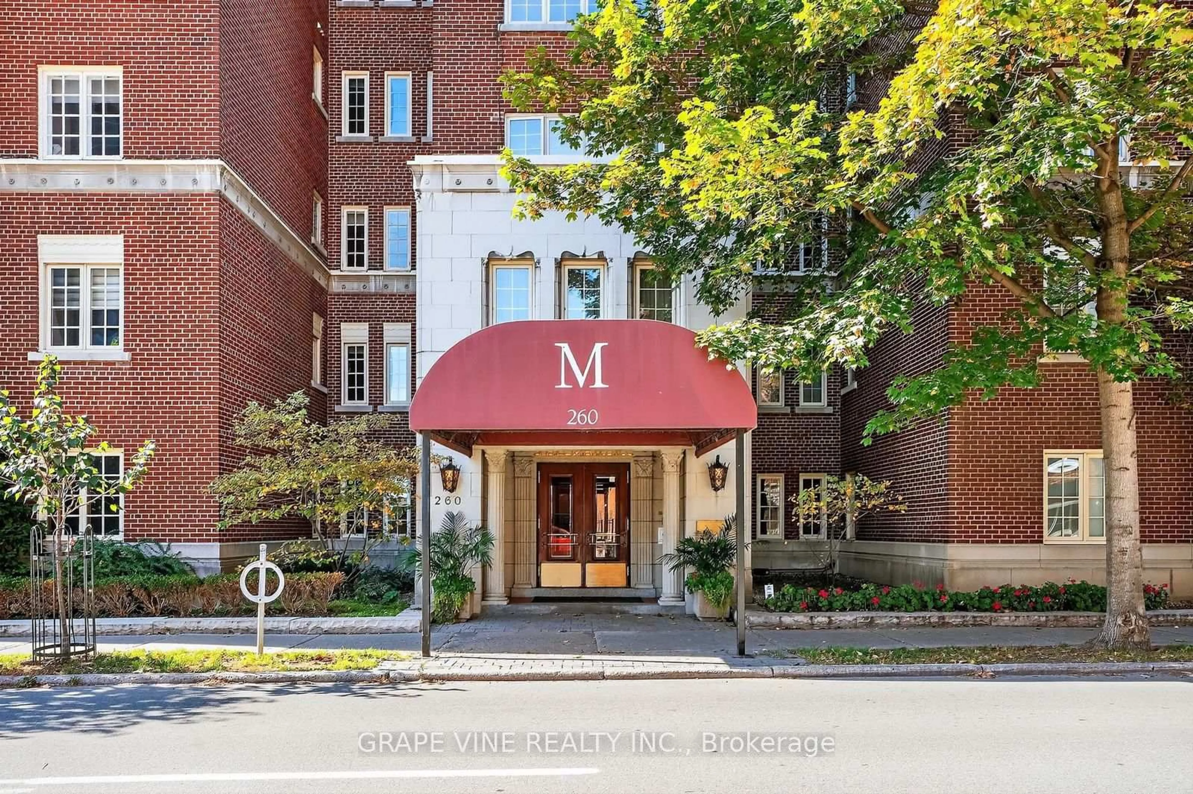 Indoor foyer for 260 Metcalfe St #1D, Ottawa Ontario K2P 1R6