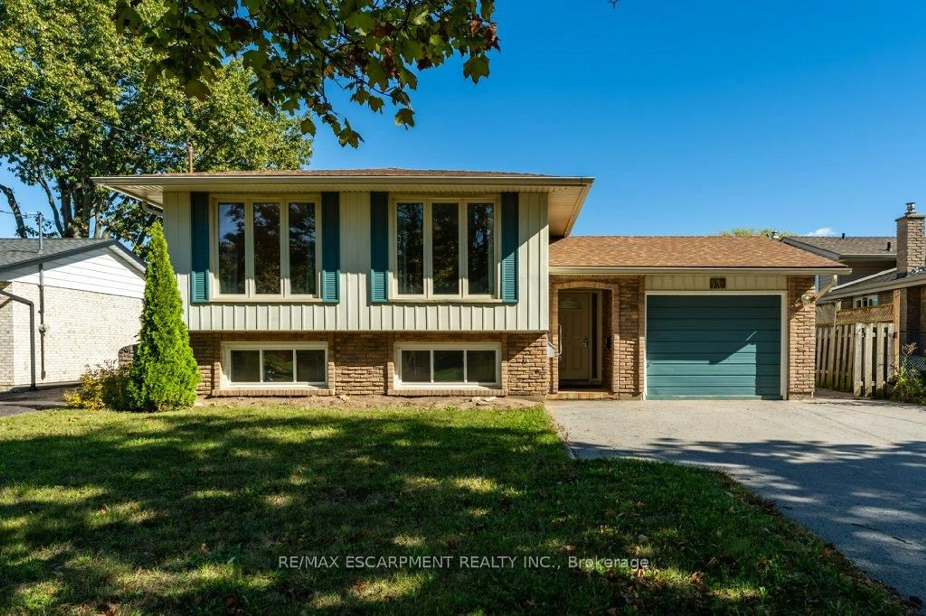 Home with vinyl exterior material, street for 12 Shoreline Dr, St. Catharines Ontario L2N 3V8