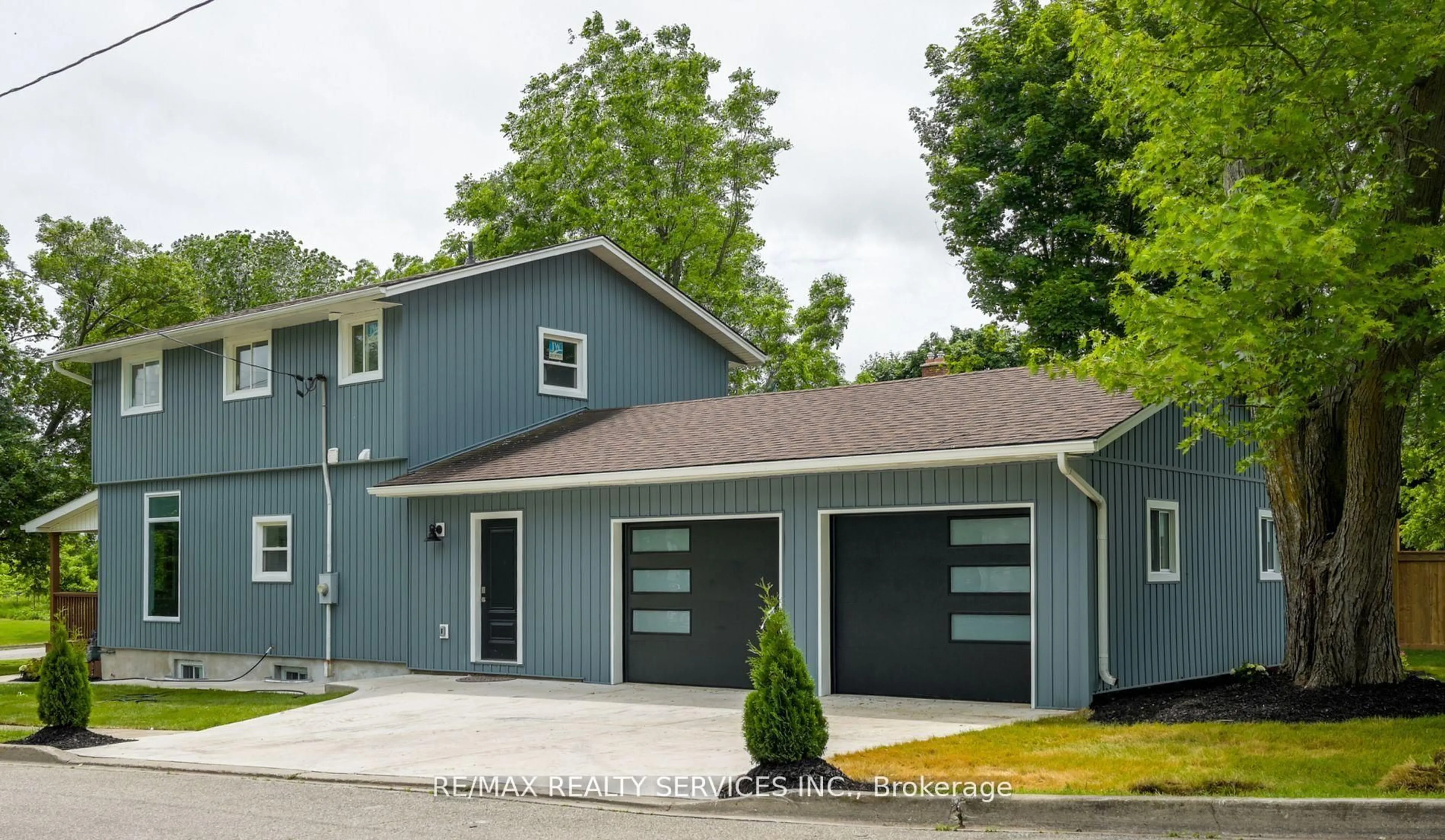 Home with vinyl exterior material, street for 9 High St, Brant Ontario N0E 1N0