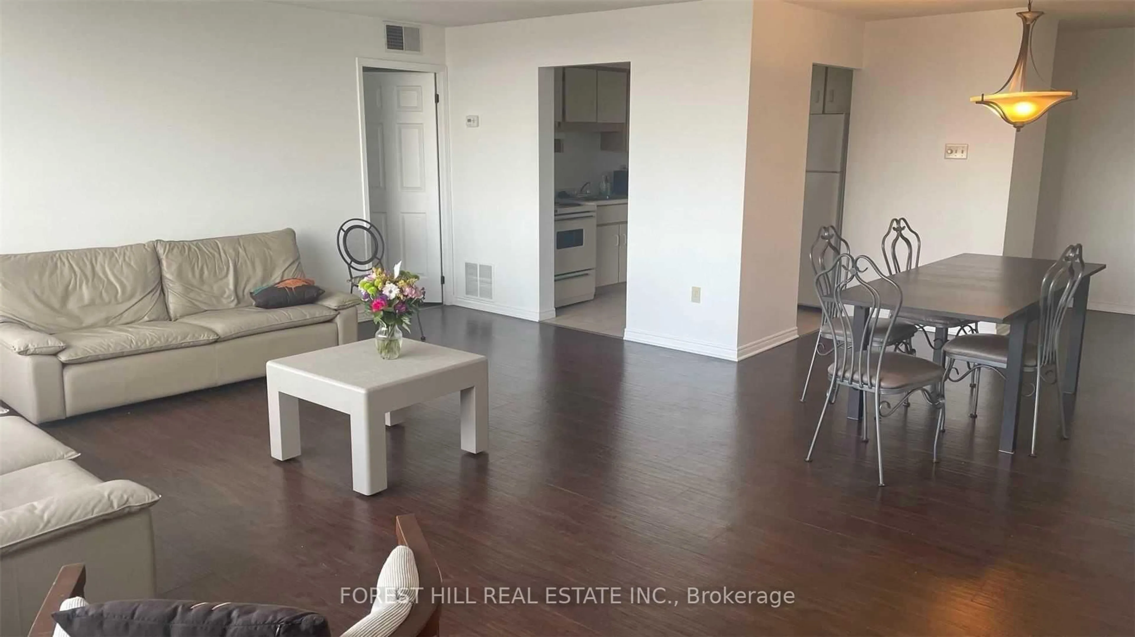 A pic of a room for 695 Richmond St #1111, London East Ontario N6A 5M8
