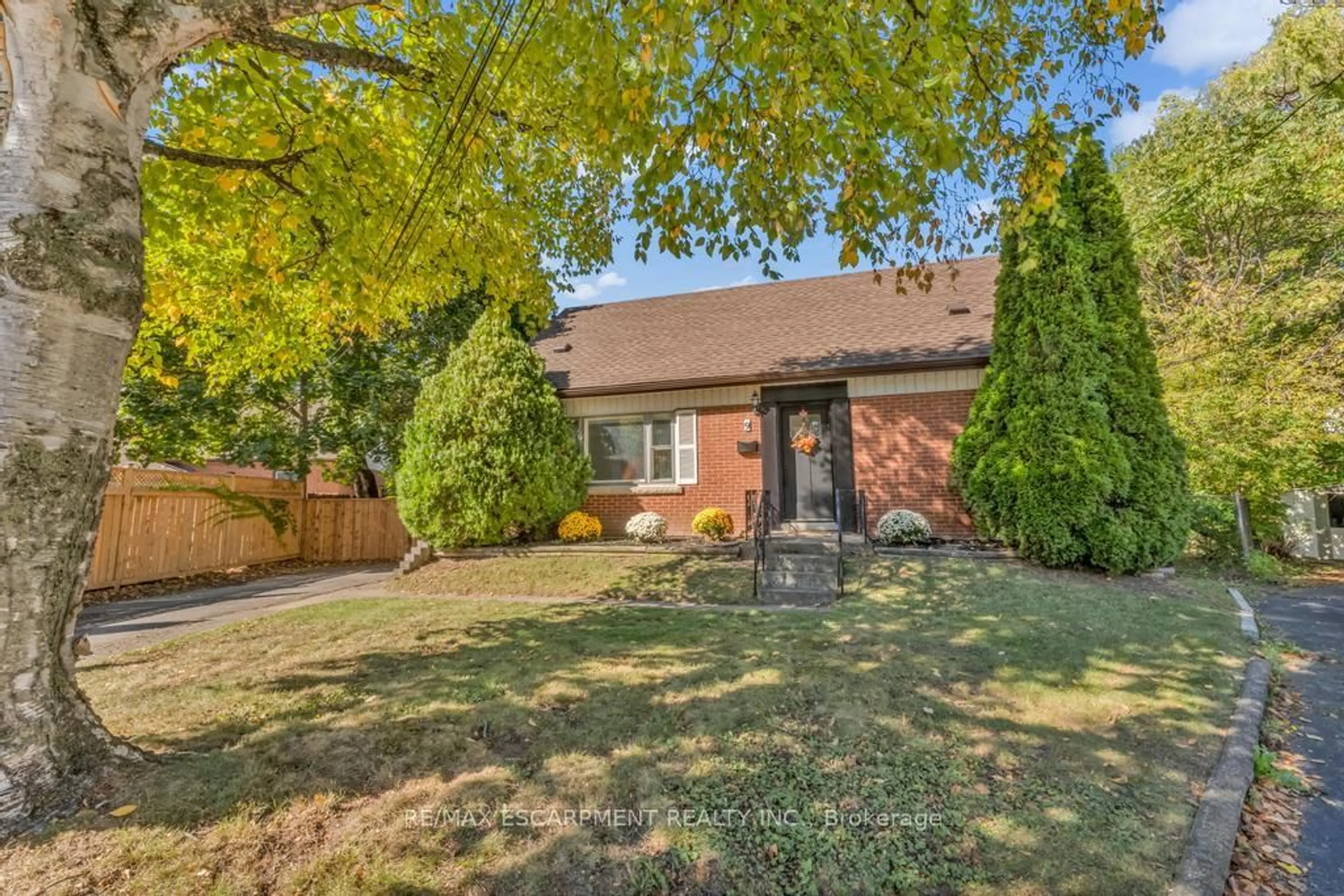 Home with brick exterior material, street for 9 Elaine Crt, Hamilton Ontario L8K 3S2