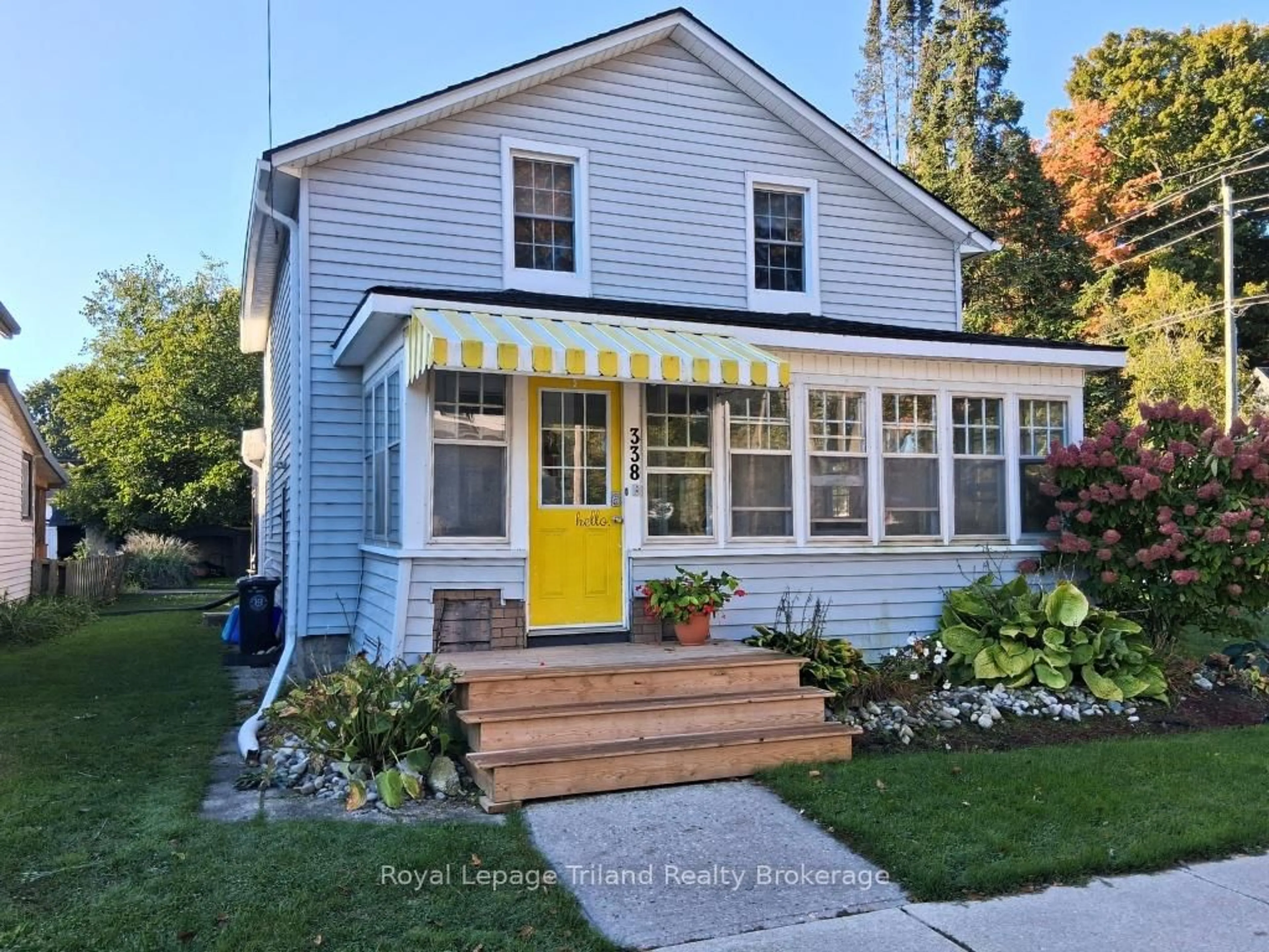 Home with vinyl exterior material, street for 338 Smith St, Central Elgin Ontario N5L 1C6