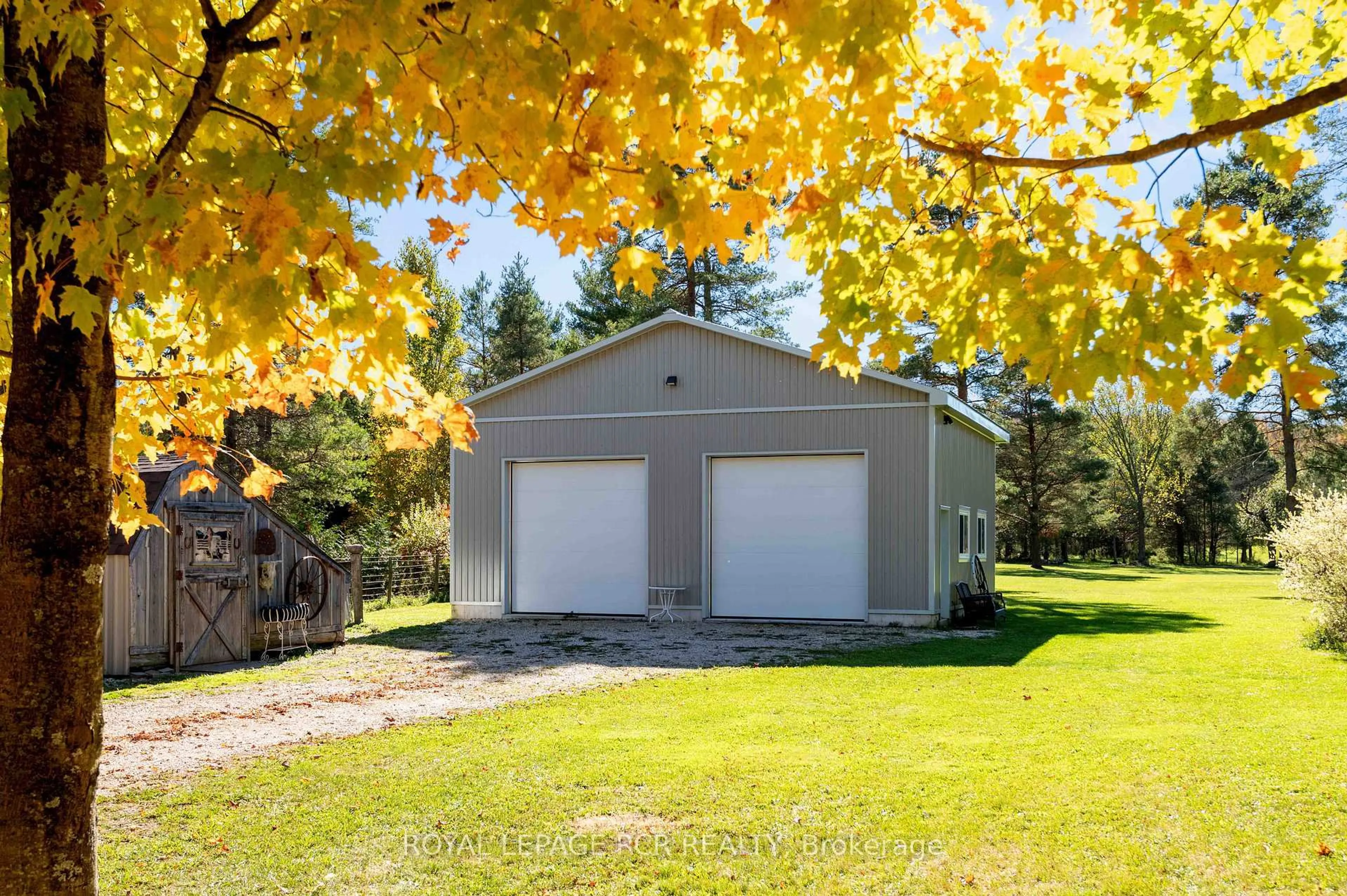 Indoor garage for 736242 West Back Line, Chatsworth Ontario N0C 1H0