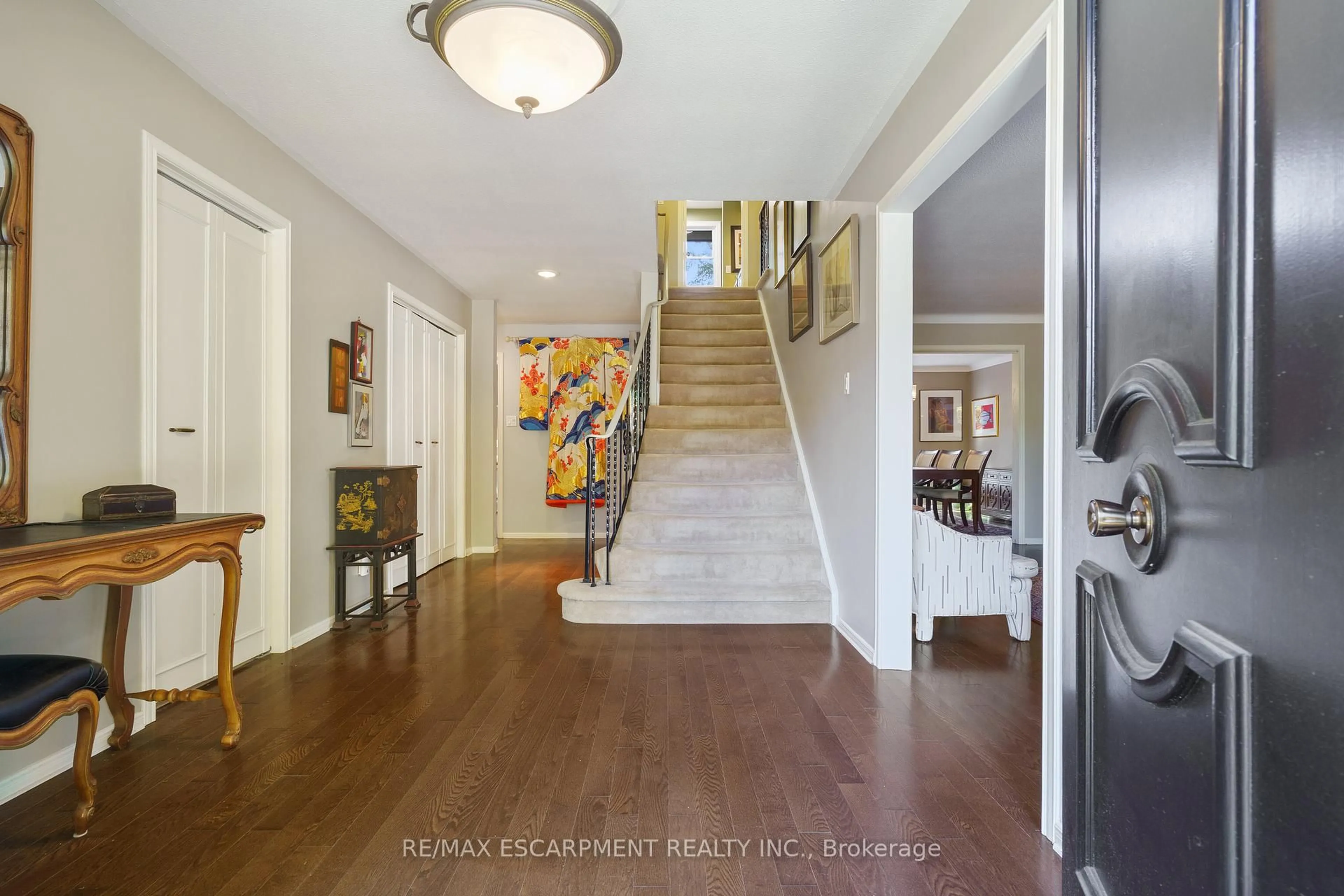 Indoor entryway for 75 Terrace Dr, Hamilton Ontario L9H 3X1